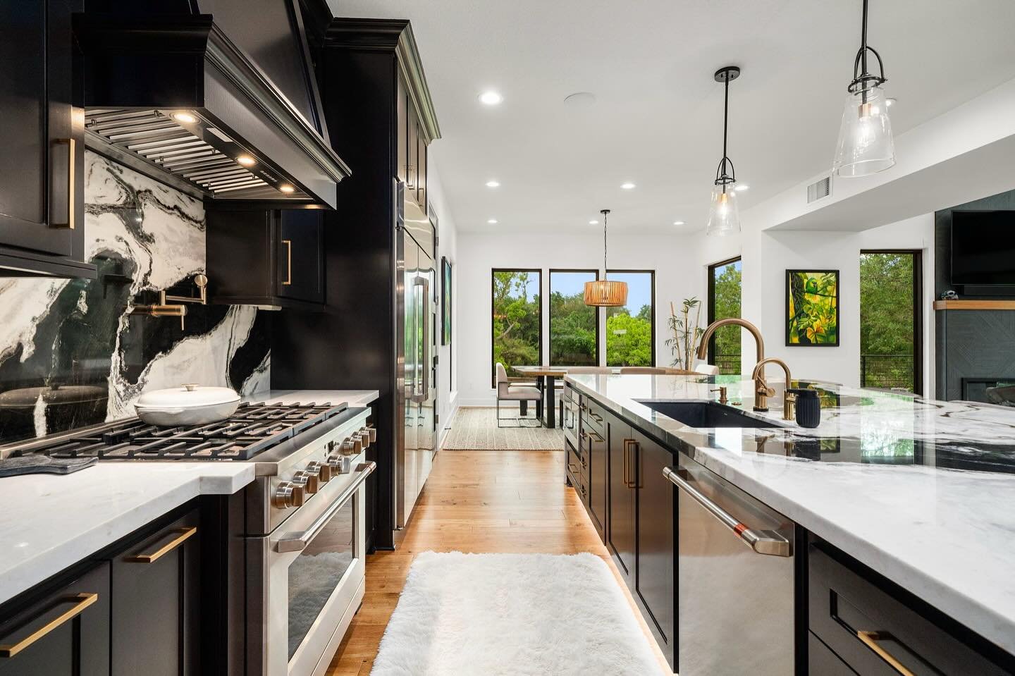 ✨ Sleek. Contemporary. Timeless. ✨
This custom black kitchen by GEMS Custom Homes is the perfect balance of bold design and everyday functionality. From the striking stone details to the clean lines and warm finishes, this space was built to impress.