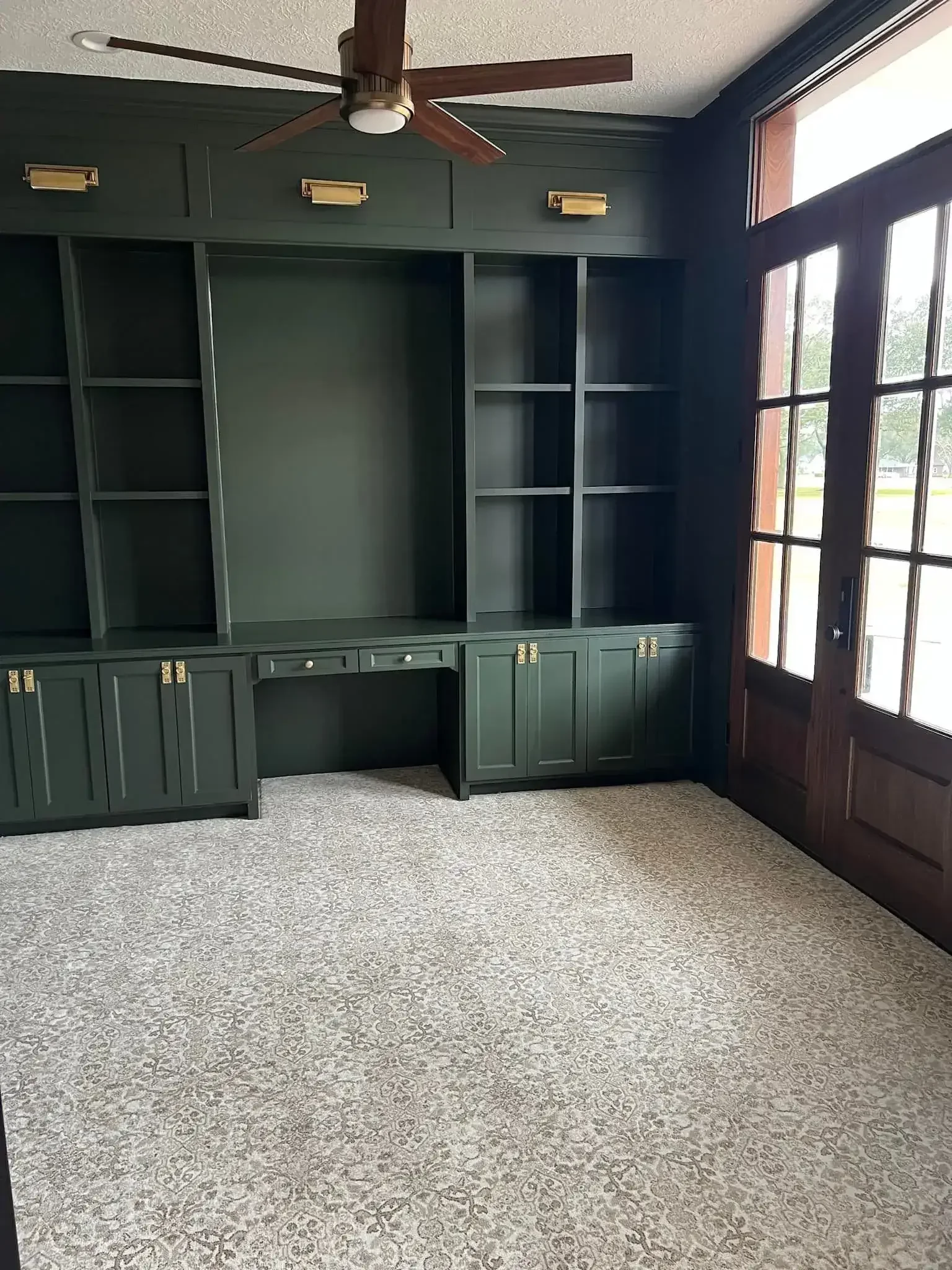 Gems-Custom-Homes-Additions-Remodels-Mud-Room-Laundry-Room-Custom-Cabinetry-Baytown-Mont-Belvieu-Houston-3.webp