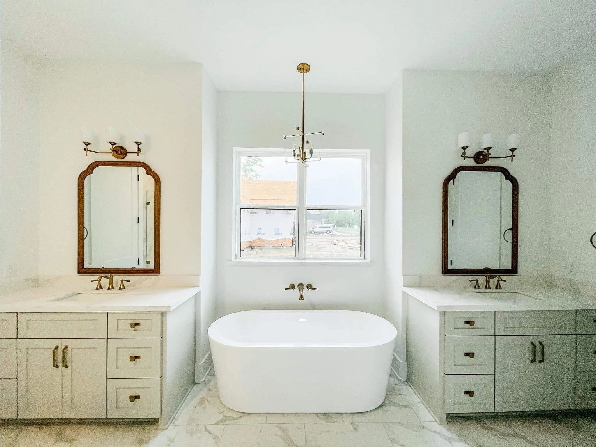 Gems-Custom-Homes-Baytown-Mont-Belvieu-Luxury-Construction-Master-Bathroom.jpg
