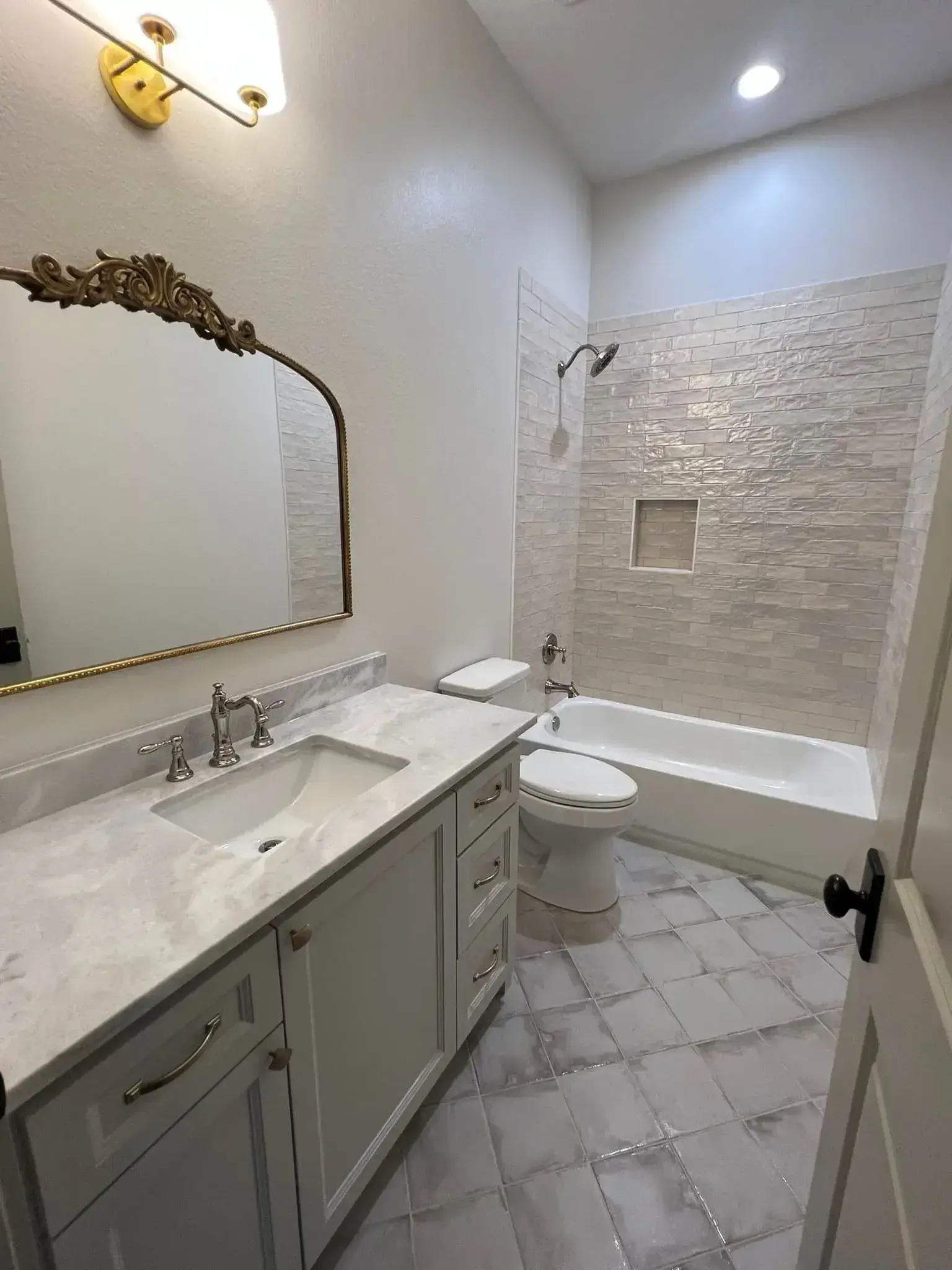 Gems-Custom-Home-Builders-Mont-Belvieu-Baytown-Anahuac-Bathroom-Remodel-Construction-Texas-Luxury-Interio-Design-Classic-Timeless-1.webp