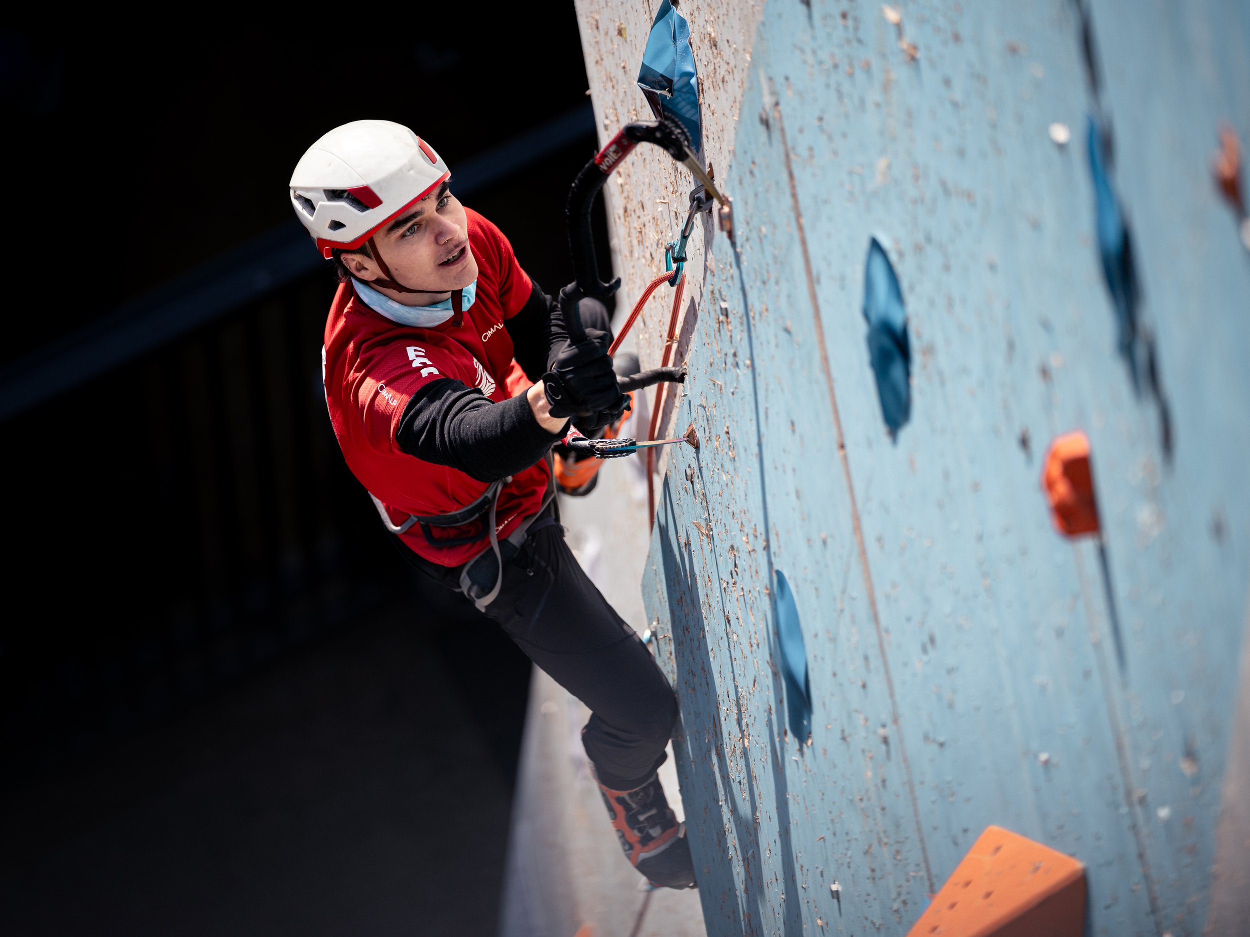 2025-12-13 UIAA Ice Climbing - Daan Kalksma-2.jpg