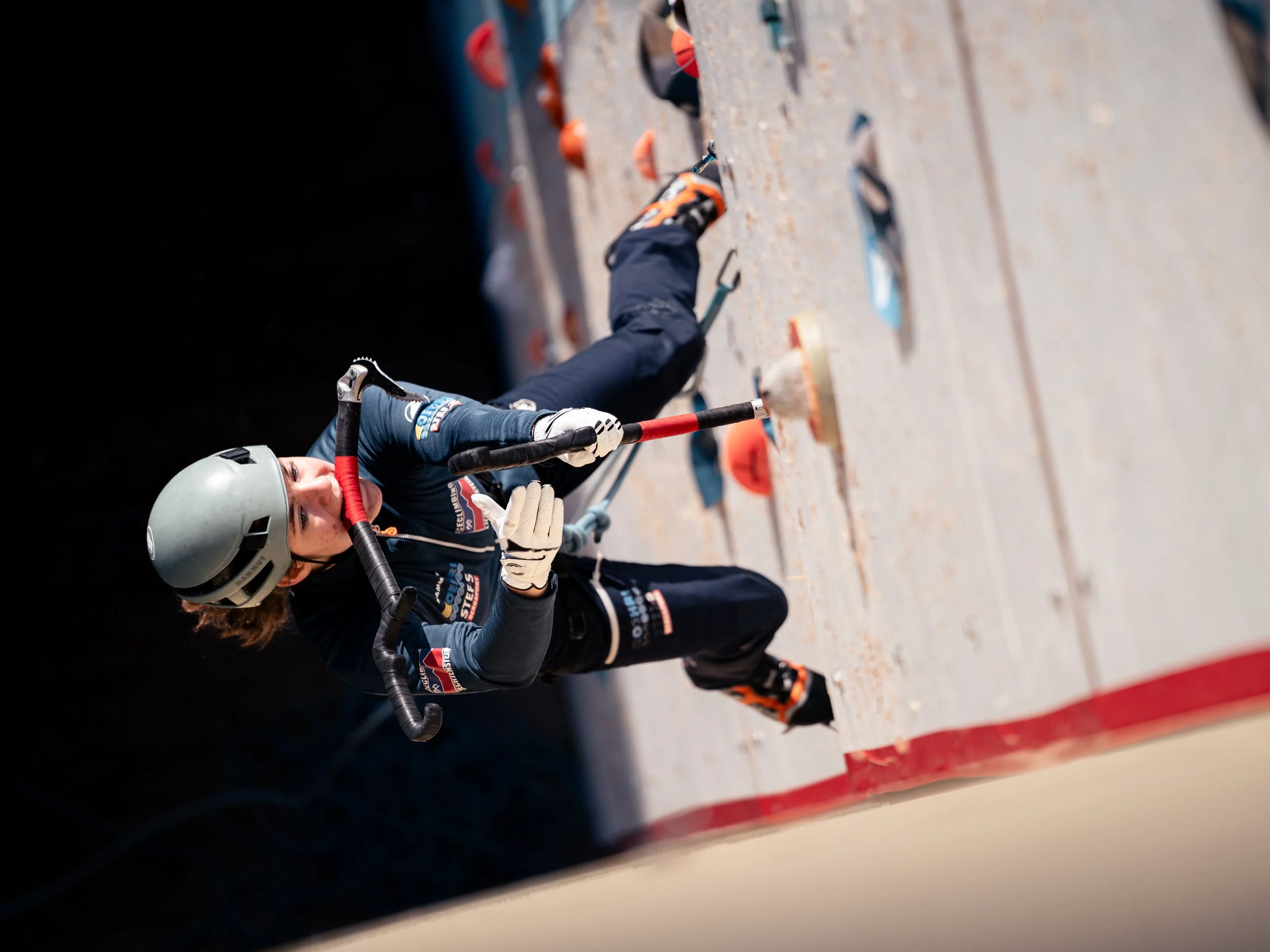 2025-12-13 UIAA Ice Climbing - Daan Kalksma.jpg