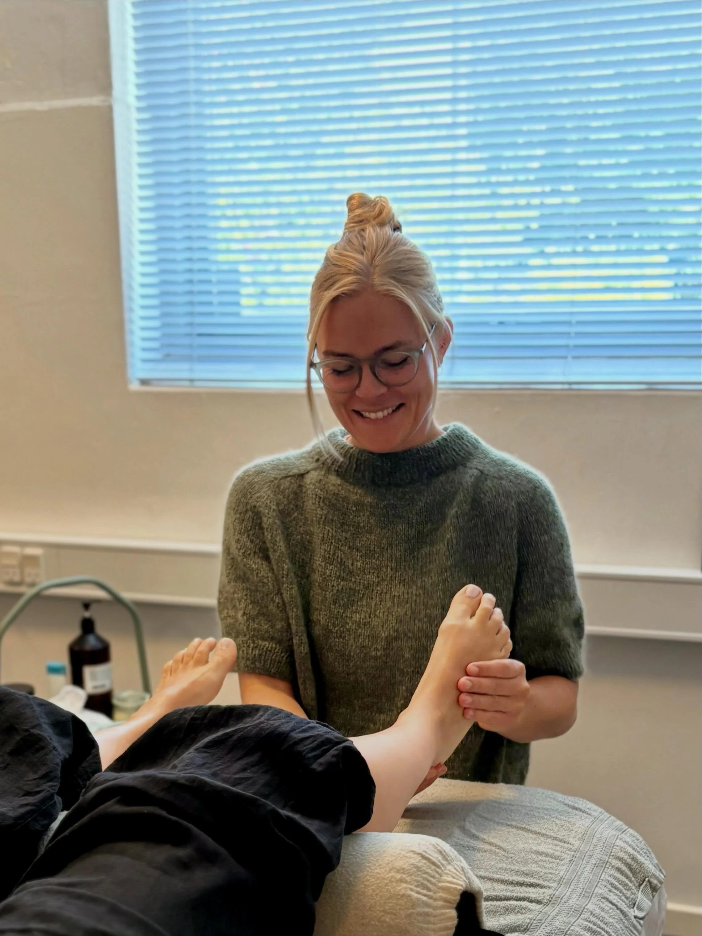 🌿 Fertilitetsfremmende zoneterapi

Dr&oslash;mmer du om at blive gravid, og har du lyst til at give din krop de bedste betingelser for den kommende tid?

Med fertilitetsfremmende zoneterapi arbejder jeg med at skabe ro, balance og velv&aelig;re i kr