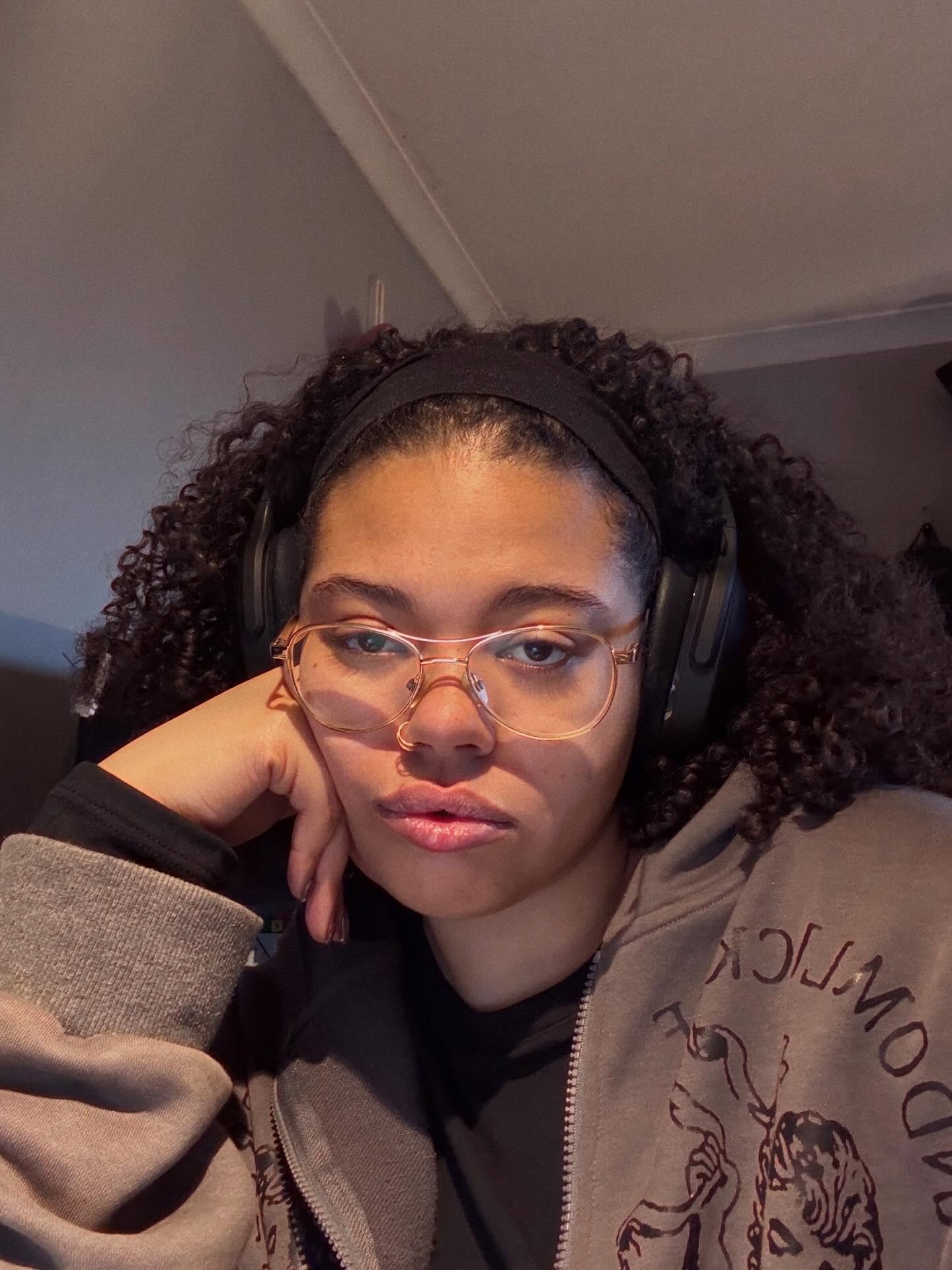 Hiii, resting b*tch face here to wish you a happy new year as we come into spring 🙂&zwj;↕️🌿
I&rsquo;ve been out here working and twerking; currently procrastinating said work with this face card. 
See u soon xxxx