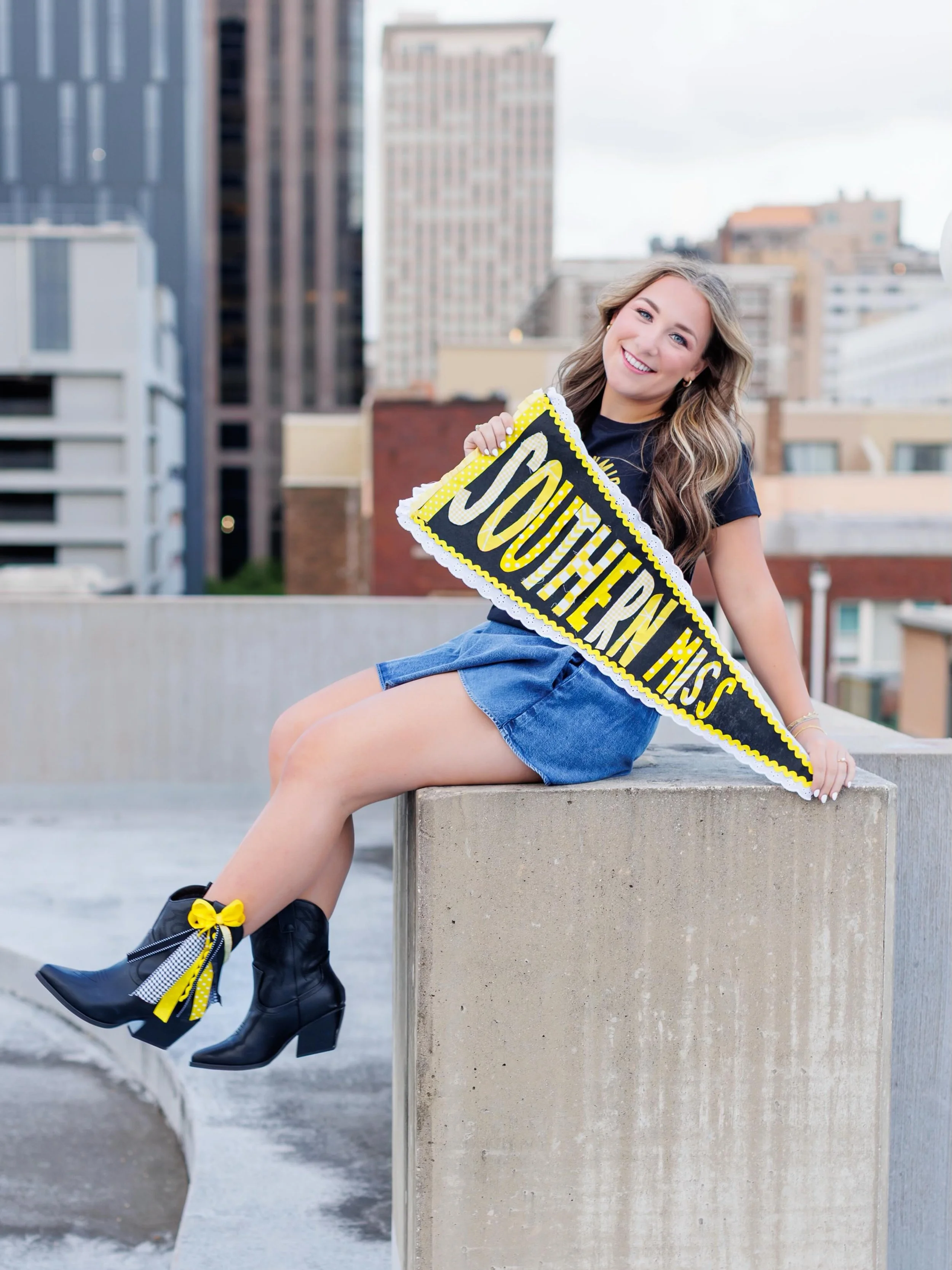 She&rsquo;s going TO THE TOP y&rsquo;all!! 🖤💛