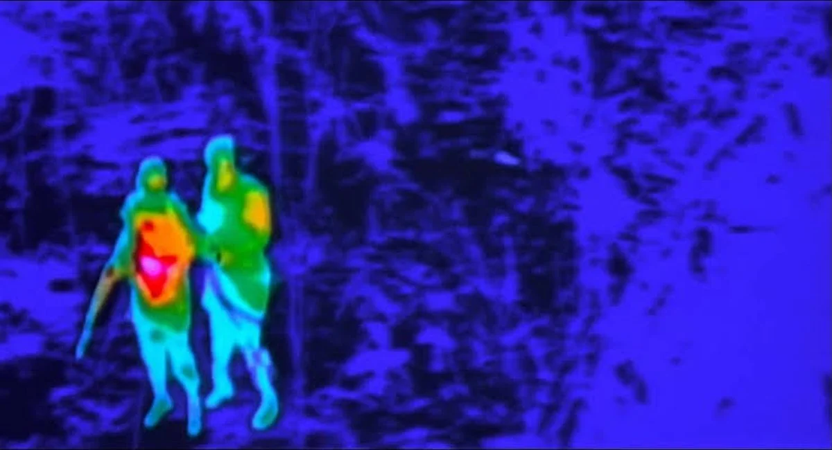 The Predator’s thermal vision showing two human heat signatures in the jungle