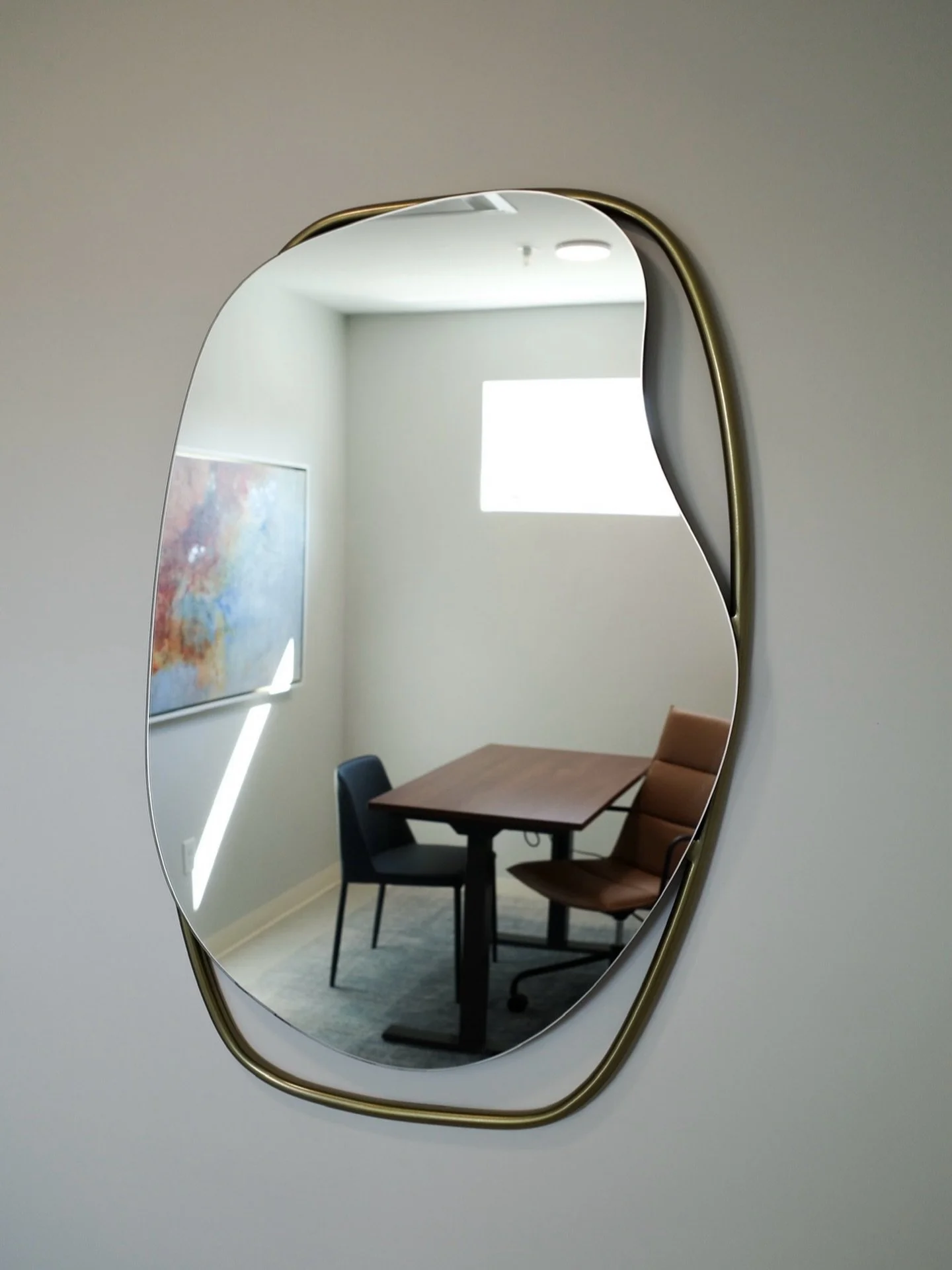 Zoom Room Goals 👩&zwj;🏫
➖➖➖➖➖➖➖
We made sure to think of everything for these private zoom rooms &mdash; comfy chairs, coat hooks, standing desks, and even a mirror for that final check before joining your meeting. 
➖➖➖➖➖➖➖
#WorkFromHomeStyle #Offi