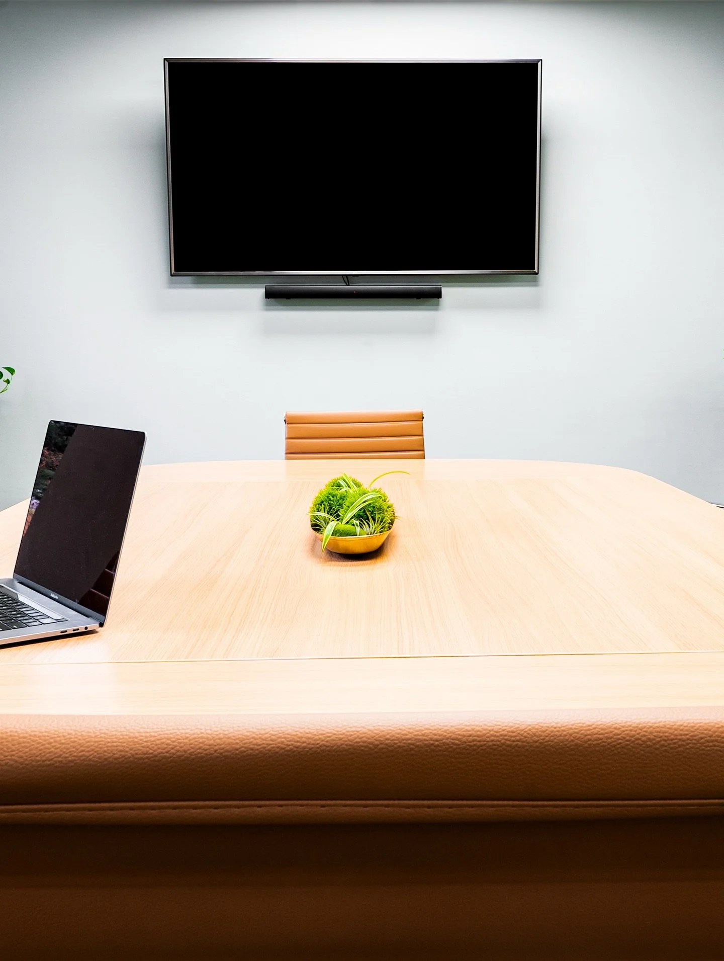 This conference room is Poppin 👌🏼
➖➖➖➖➖➖➖
And so is this conference room table provided by @poppin for easy electrical access and even easier meetings! The light wood is warm and inviting, and the table is large enough to spread documents out on wh