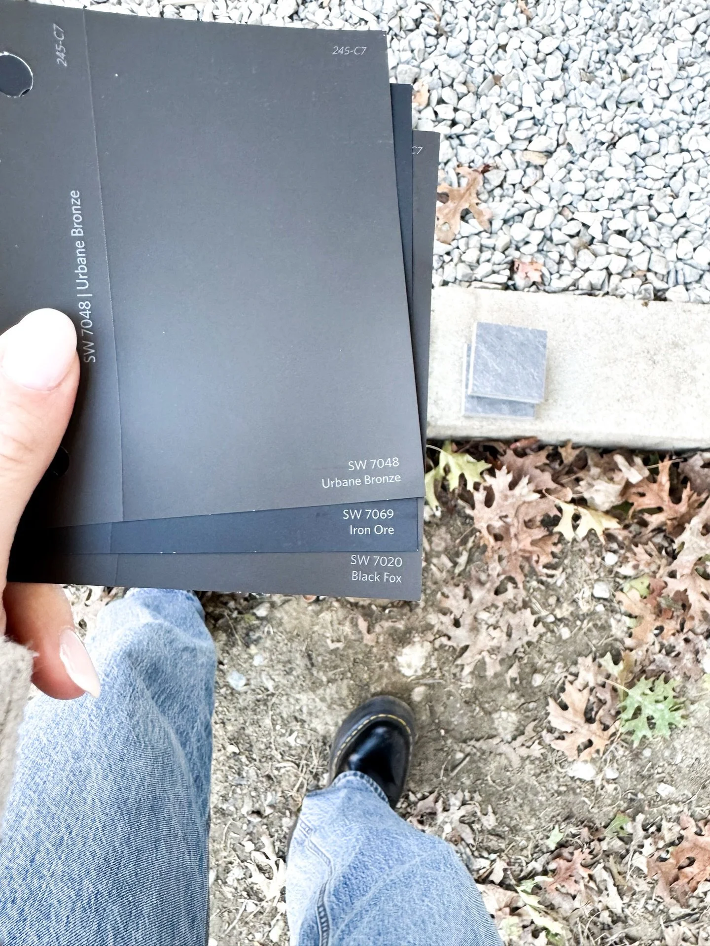 Put it all on black 🖤
➖➖➖➖➖➖➖
Here are a few of our favorite go-to black paints by @sherwinwilliams! Classic black never goes out of style, but it can be used wrong; we&rsquo;re here so you can love your choice without the risk! 
➖➖➖➖➖➖➖
#paintitbla