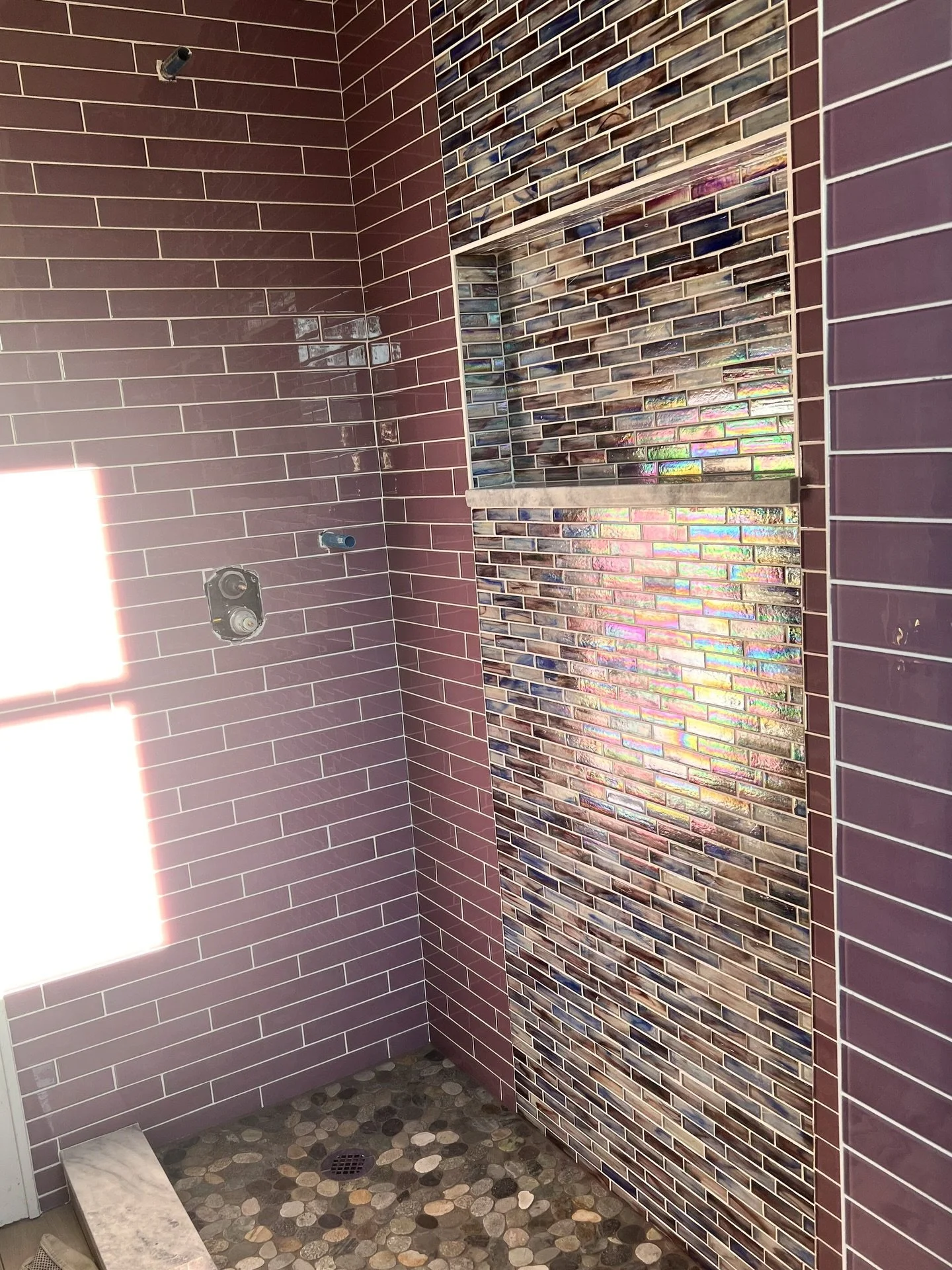 Proper Personality ✨
➖➖➖➖➖➖➖
When choosing finishes for your forever home you can do whatever you want; a purple bathroom or iridescent tiles are just the beginning. Here our client wanted something fun, bold, and full of different textures and color