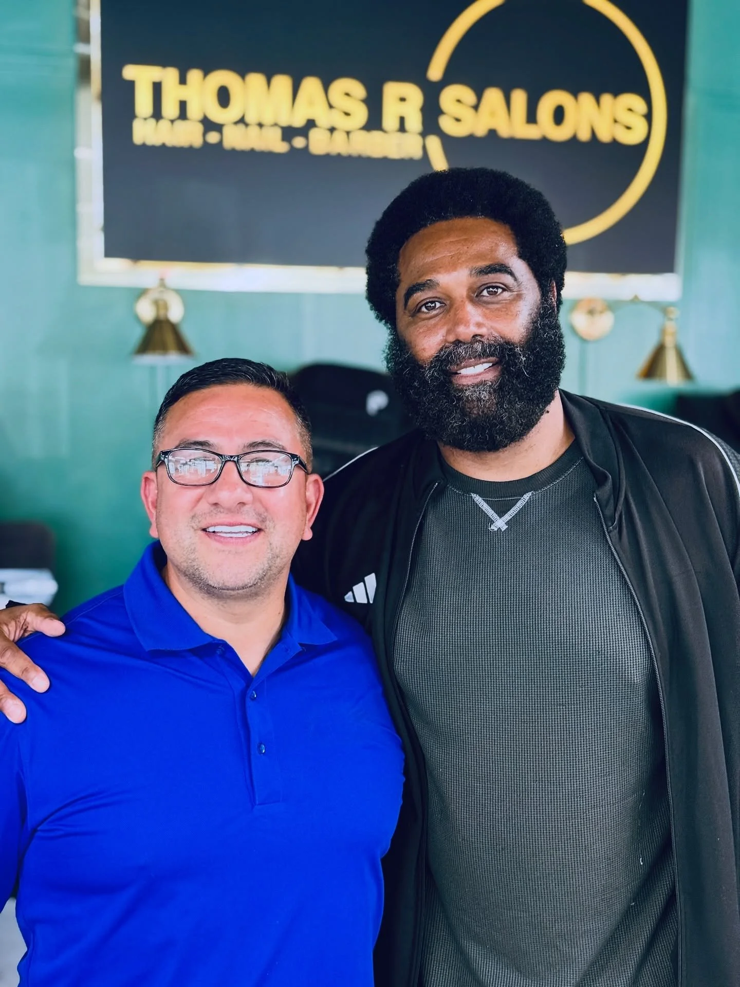Not every day a Houston legend walks through the doors βοΈ
We had the honor of welcoming Haywood Jeffires, former Houston Oilers wide receiver, for a fresh cut by our very own @philthebarber27. 
From making plays on the field to sitting in the chair