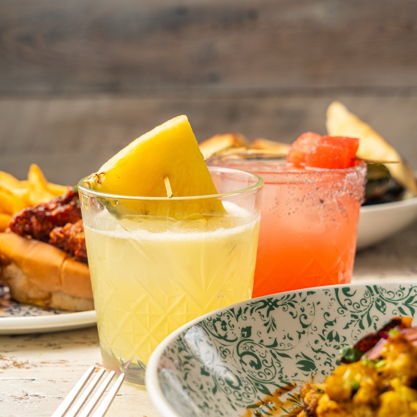 Who needs a plane ticket when you have plates like these? ✈️🚫 Swipe ➡️ to escape the cold and step into our permanent summer beach day. From spicy bites to sunshine in a glass, we&rsquo;ve got your winter cure right here. 🌴🌮

Trivia tonight starts