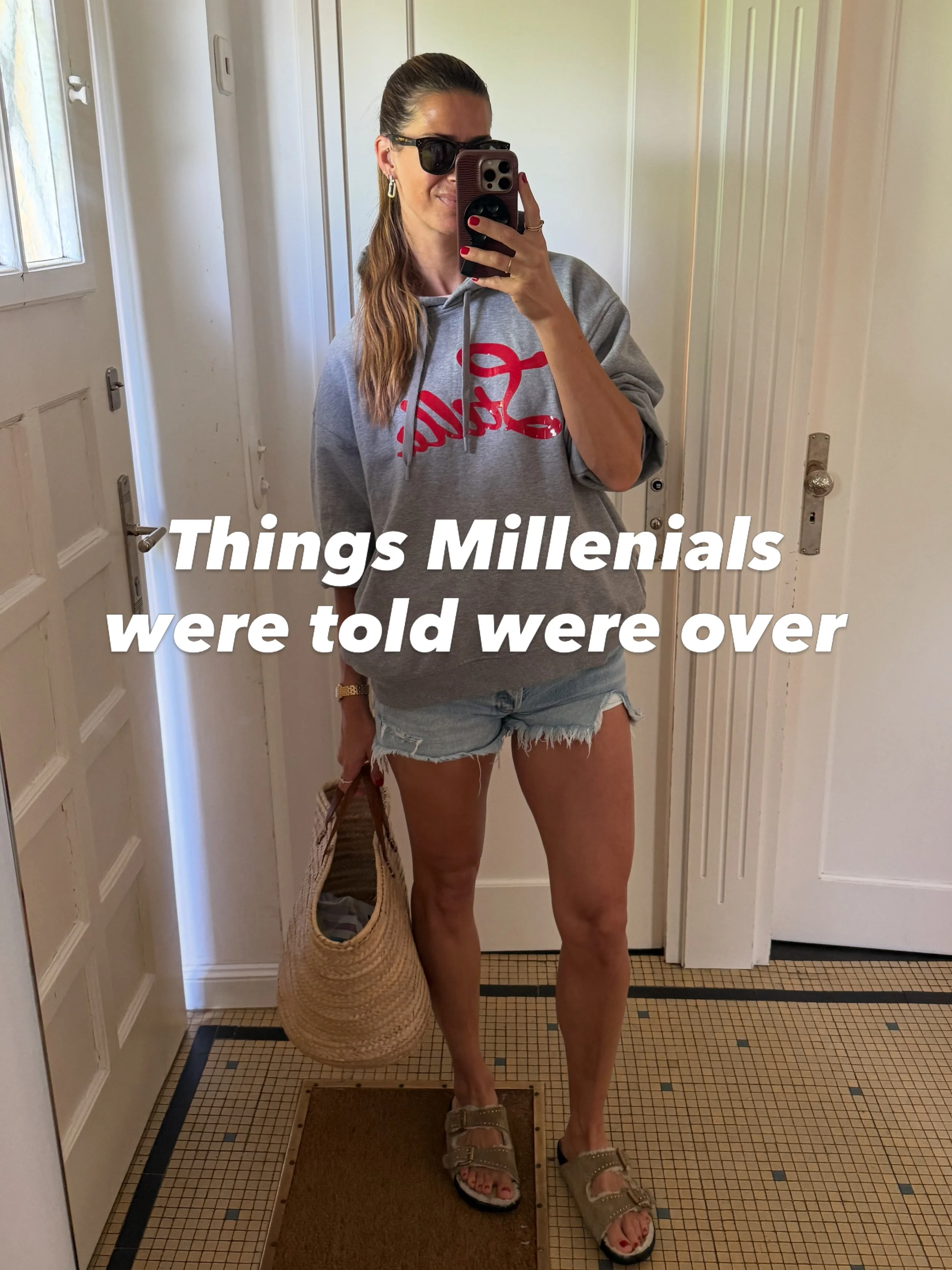 Millennials were told these trends were over years ago&hellip;

Yet somehow we&rsquo;re all wearing them again. 😂

Which one are you still refusing to give up?
👇

#millennials #millennialhumor #millennialproblems #millenniallife #relatablecontent f