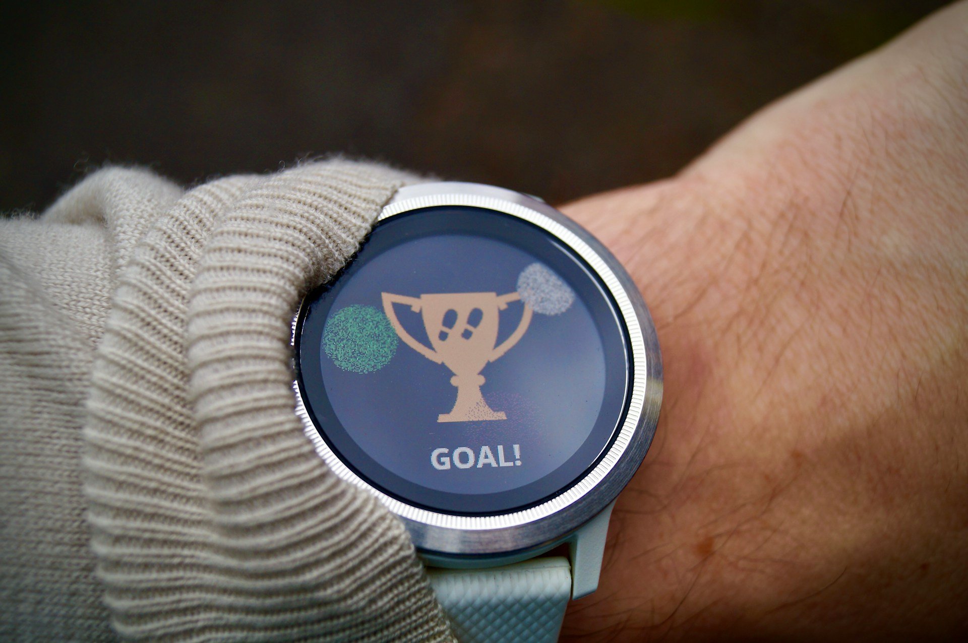 Fitness tracker displaying a completed daily activity goal.