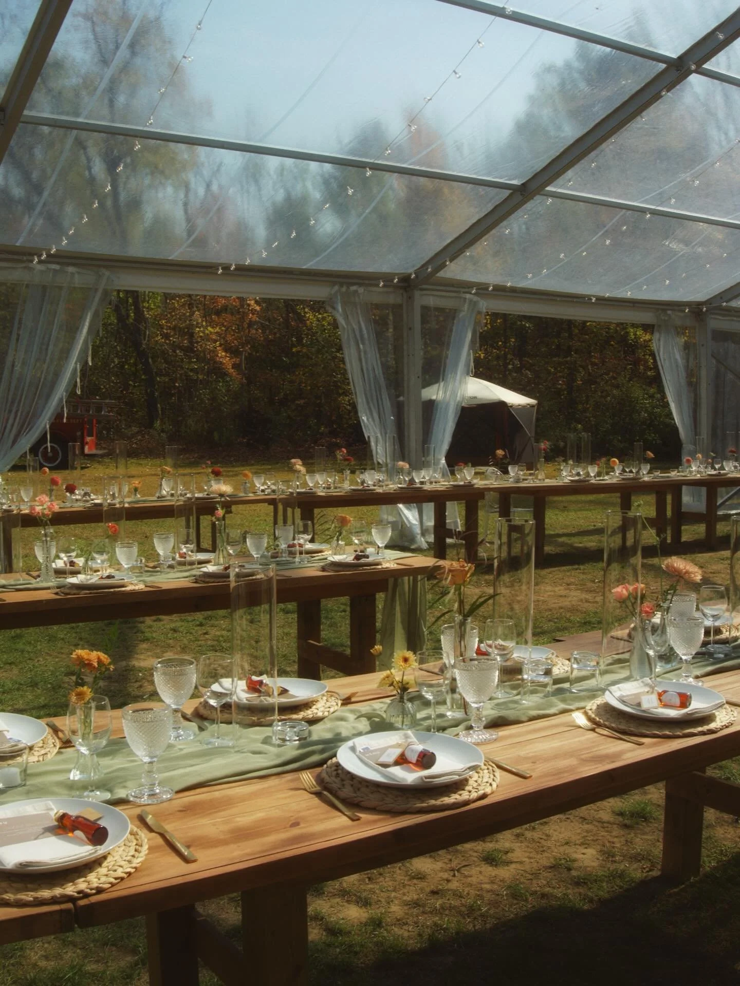 Looking back at my photos from set up earlier this month at @spindletreemanor with @glasshouseevents.ca 🍂 Such a perfect Fall day 🤍