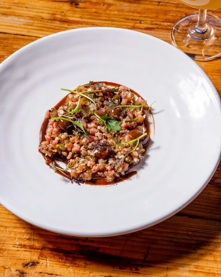 Where&rsquo;s our tartare people at?

This one&rsquo;s all about the beef. Moraine Park Farms tartare with charred leek and black garlic, crispy lavash for scooping.

On the tasting menu in West Village, Detroit. Reservations encouraged, walk-ins wel