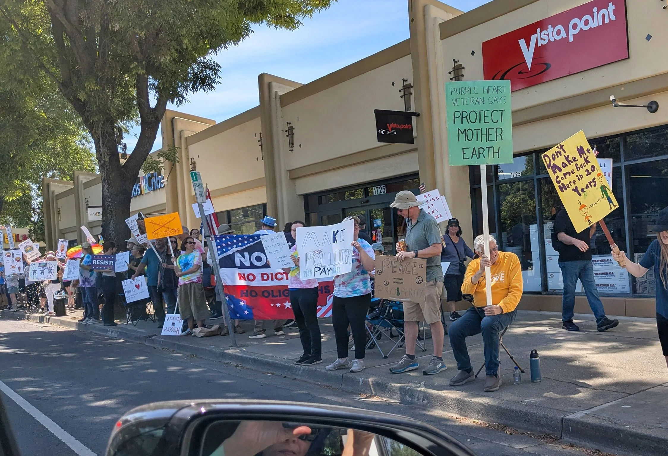 Solidarity Span demonstrators, Pleasant Hill - Lisa McElroy