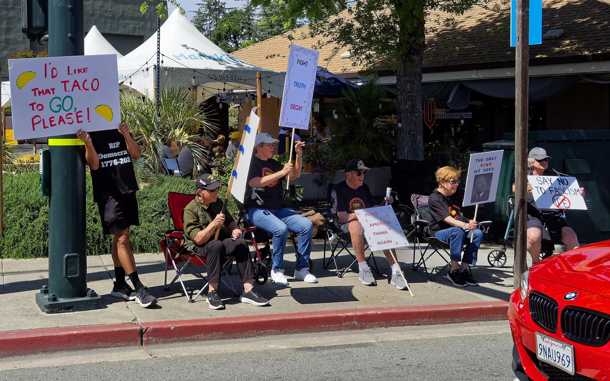 Solidarity Span demonstrators, Walnut Creek - Steve Bonn