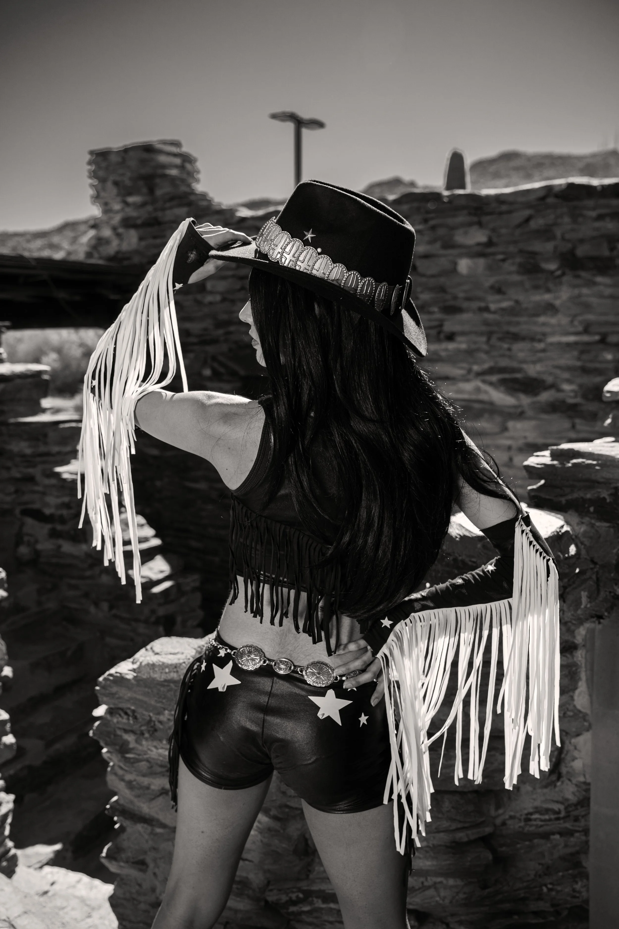 CB_050BW.jpg