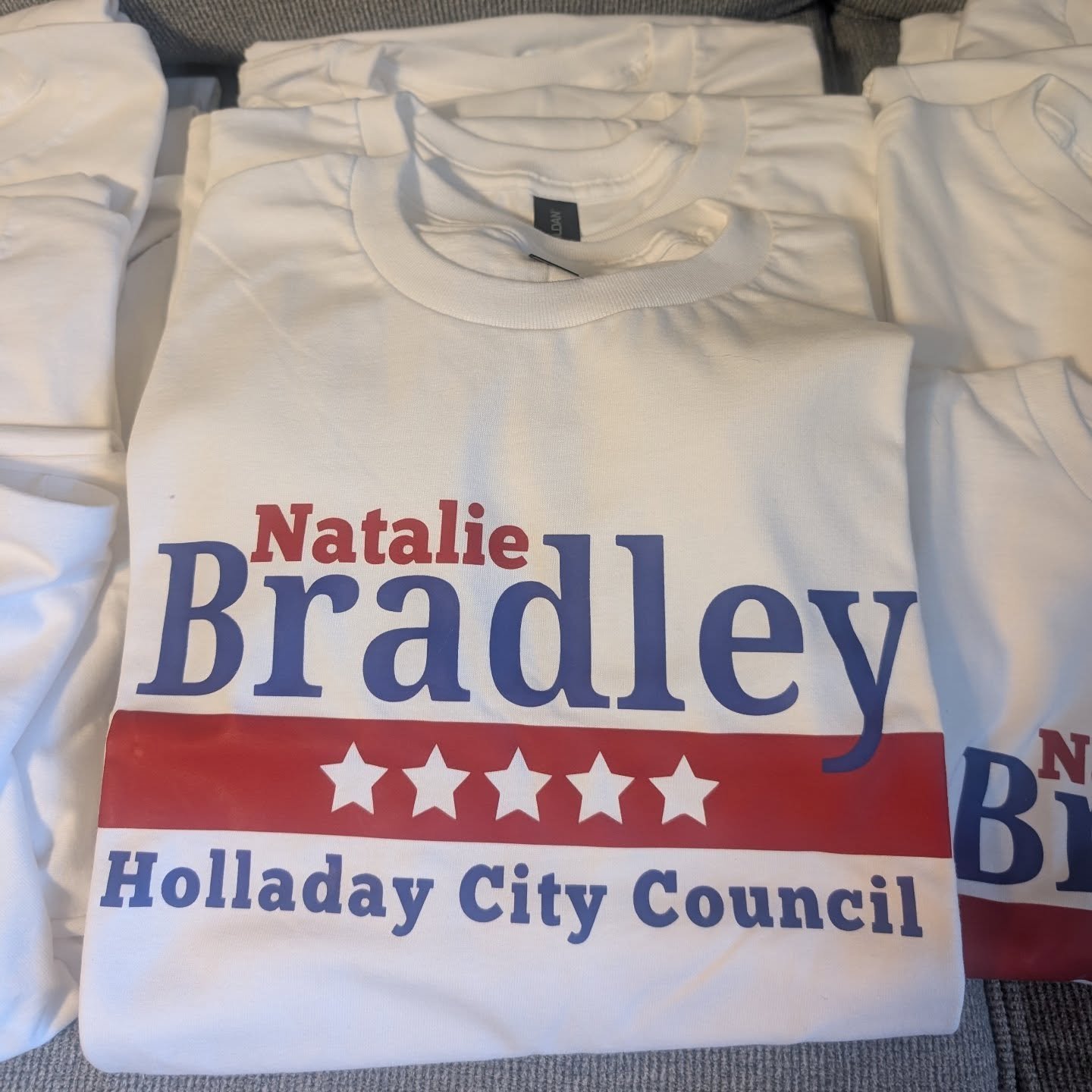 Campaign t-shirts have arrived. If you spot someone wearing one, stop and say hello— or better yet, ask how you can get involved!
#bradleyforHolladay