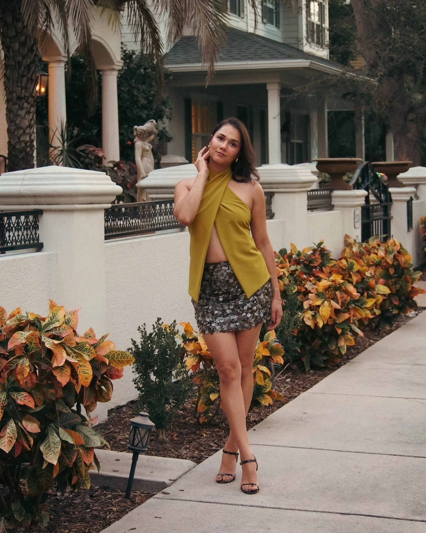 Happy birthday @melissa_giler!! 🎉
No better time than golden hour for some moody photos session in honor of Melissa&rsquo;s birthday! 

#nabilsvisualstorytelling #birthdayphotoshoot #saintpetephotography #goldenhourmagic