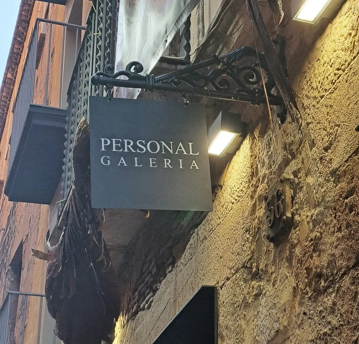 Anoche present&eacute; la pieza &ldquo;O&rdquo; en la galer&iacute;a Personal, dentro de la exposici&oacute;n &Uacute;NIC. Fue mucho m&aacute;s que una inauguraci&oacute;n: fue un encuentro de miradas, de historias y de caminos que se cruzan.

Hay al