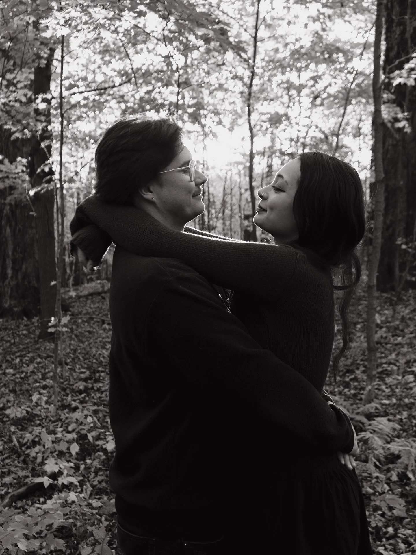 Who doesn&rsquo;t love a good fall session 😍
Jade and Cody 

#durhamregionphotographer #torontophotographers  #ajaxphotographer #coupleshoot