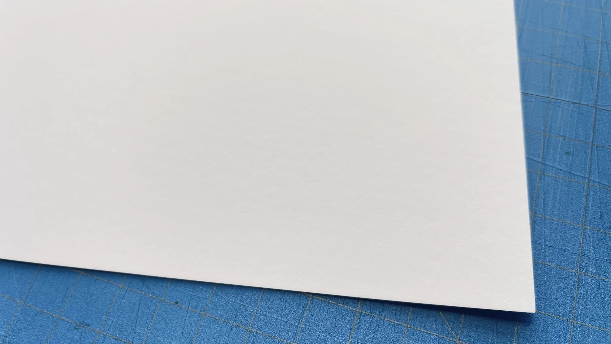 Close-up photo depicting the rich texture and weight of our premium, natural cotton rag paper. Moab Entrada Rag Natural 300 gsm