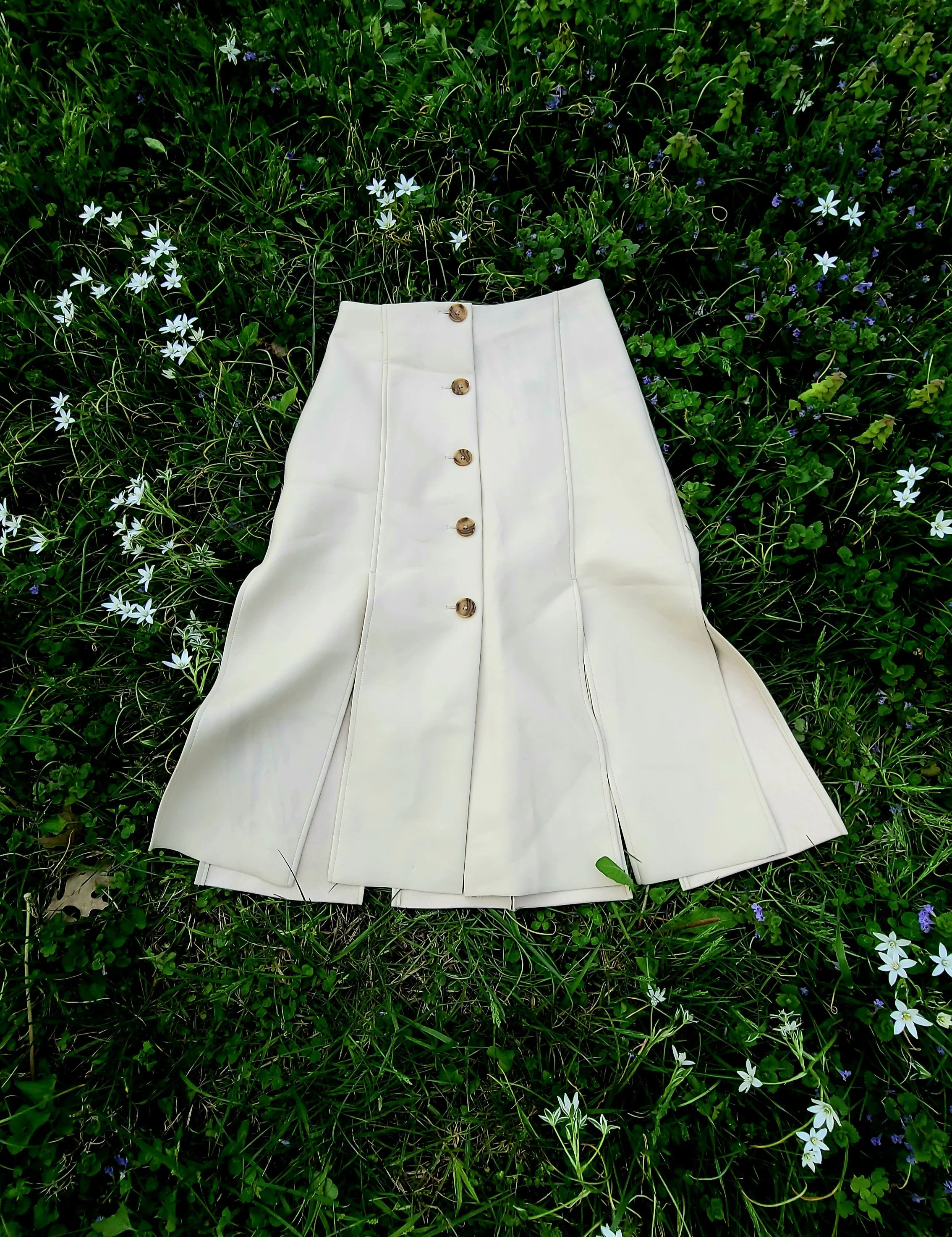 NWT Banana Republic Cream Vegan Leather Skirt | Button-Front Pleated Midi Size 2