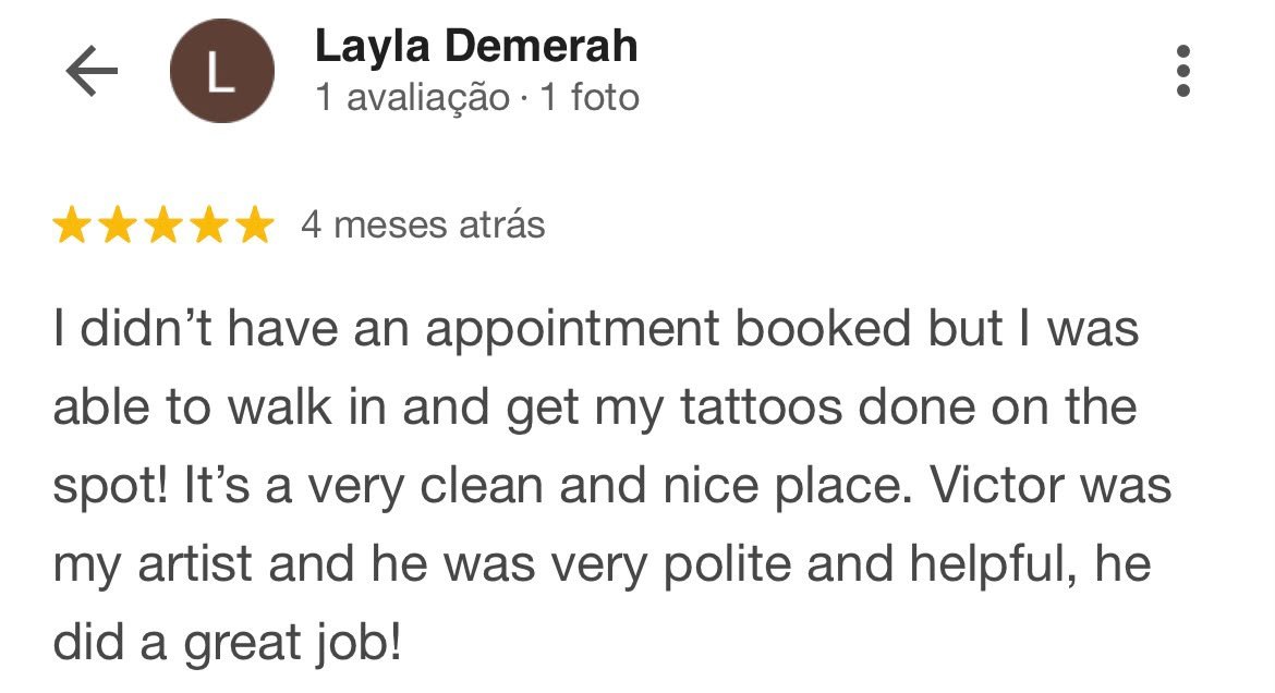 Avaliação de cliente sobre um estúdio de tatuagem, mencionando que chegou sem agendamento e conseguiu fazer uma tatuagem, elogiando o local e o artista Victor.