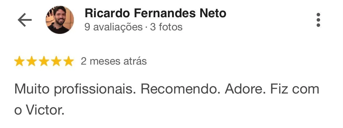Avaliação positiva de um cliente chamado Ricardo Fernandes Neto, com cinco estrelas, mencionando satisfação com um profissional chamado Victor, recomendando e expressando que gostou do serviço.