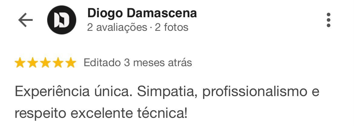 Imagem de uma avaliação no Google com cinco estrelas, o nome Diogo Damascena, e uma descrição em português destacando experiência única, simpatia, profissionalismo e respeito técnico.