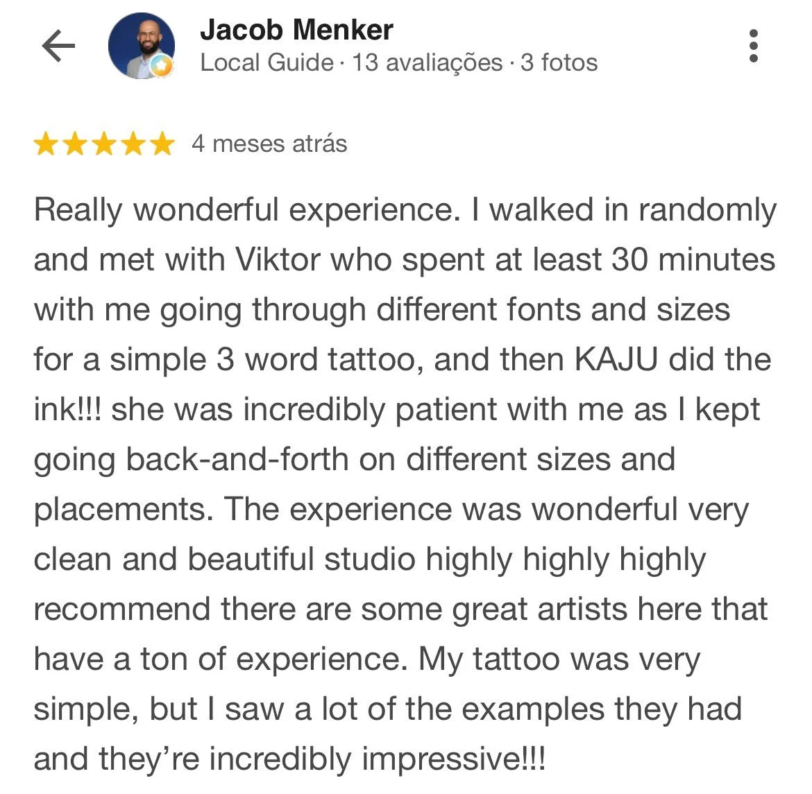 Avaliação de cliente na Google com estrelas, foto de perfil, nome 'Jacob Menker', texto de avaliação sobre experiência com tatuador Viktor em estúdio de tatuagem.