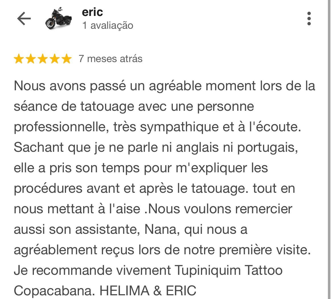 Avaliação de cliente com uma moto ao lado