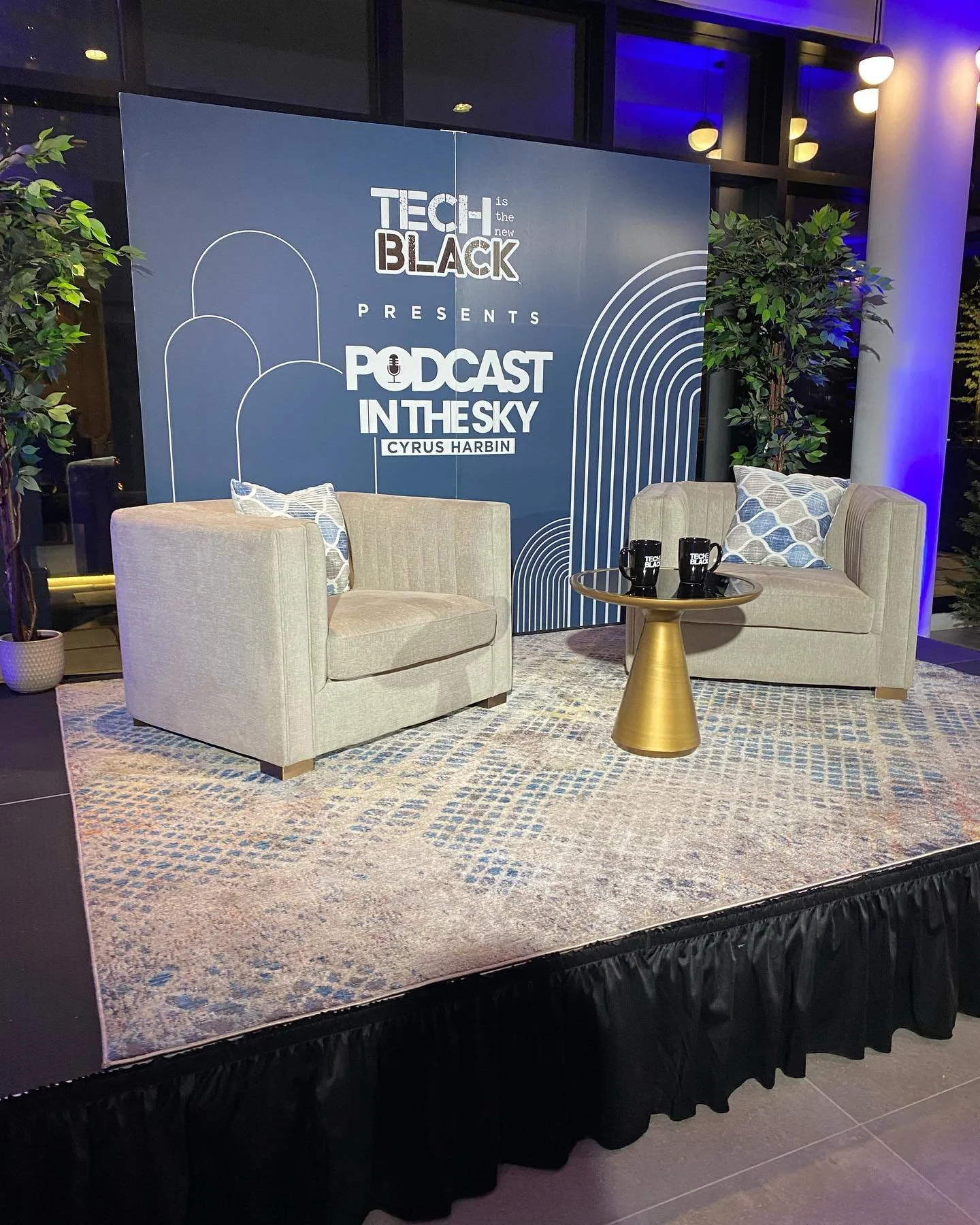 #BTS #theprocess Producing last week&rsquo;s live audience podcast recording, &ldquo;Podcast In The Sky&rdquo; presented by @techisthenewblack. | 📸 captured by: @jpetersbydesign (thank you 🙌🏾🙏🏾). | Follow @slate32events #slate32producedit