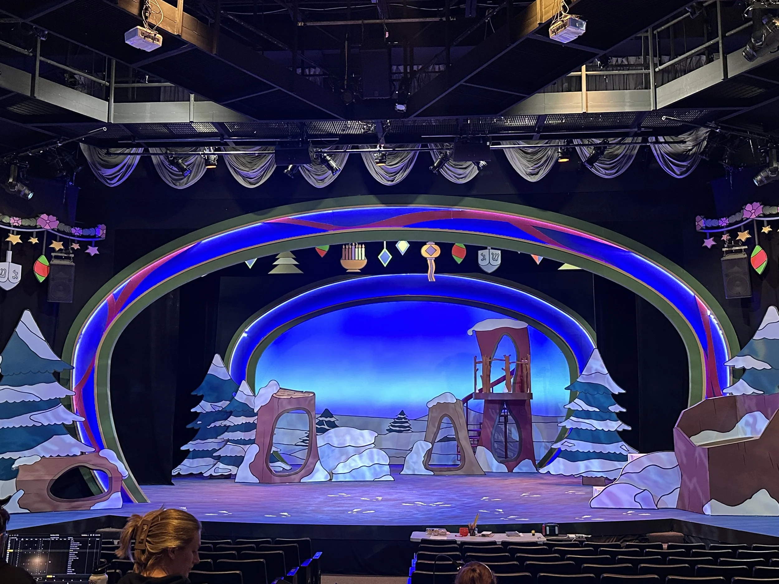 The Pidgeon Gets a Big Time Holiday Extravaganza!