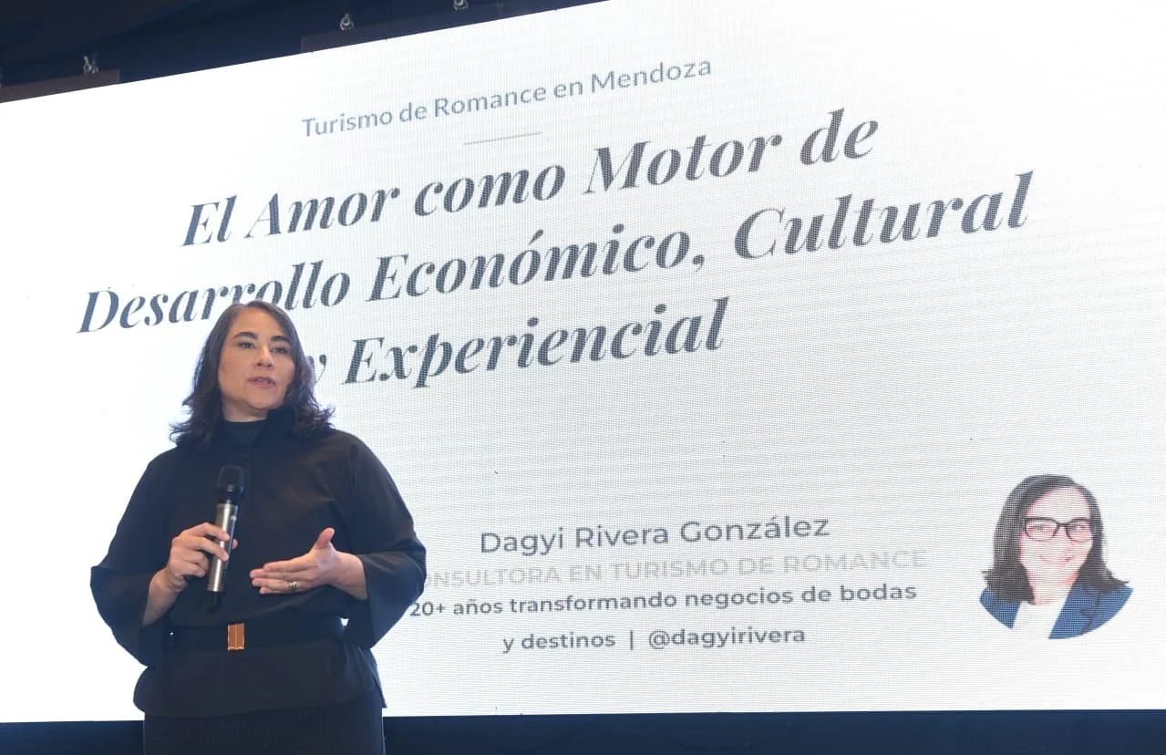 Dagyi Rivera en conferencia de turismo de romance en Mendoza