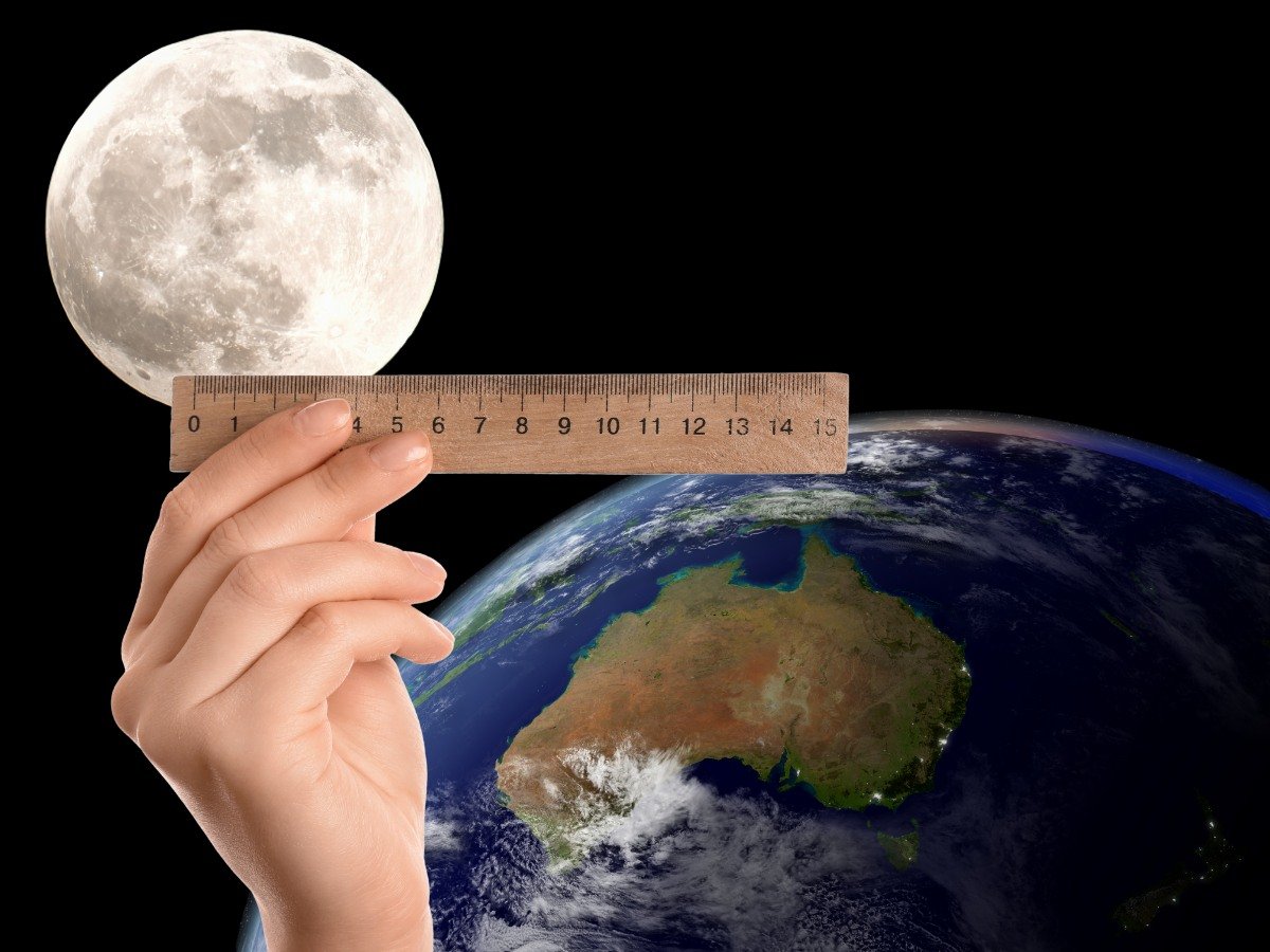 Which is wider: Australia or the Moon?
It&rsquo;s Australia - by about 15%! (Steep Point &rarr; Cape Byron ~4,000 km vs Moon diameter ~3,476 km).
For scale, the Moon&rsquo;s surface area is still ~5&times; Australia&rsquo;s land area.
For Australians