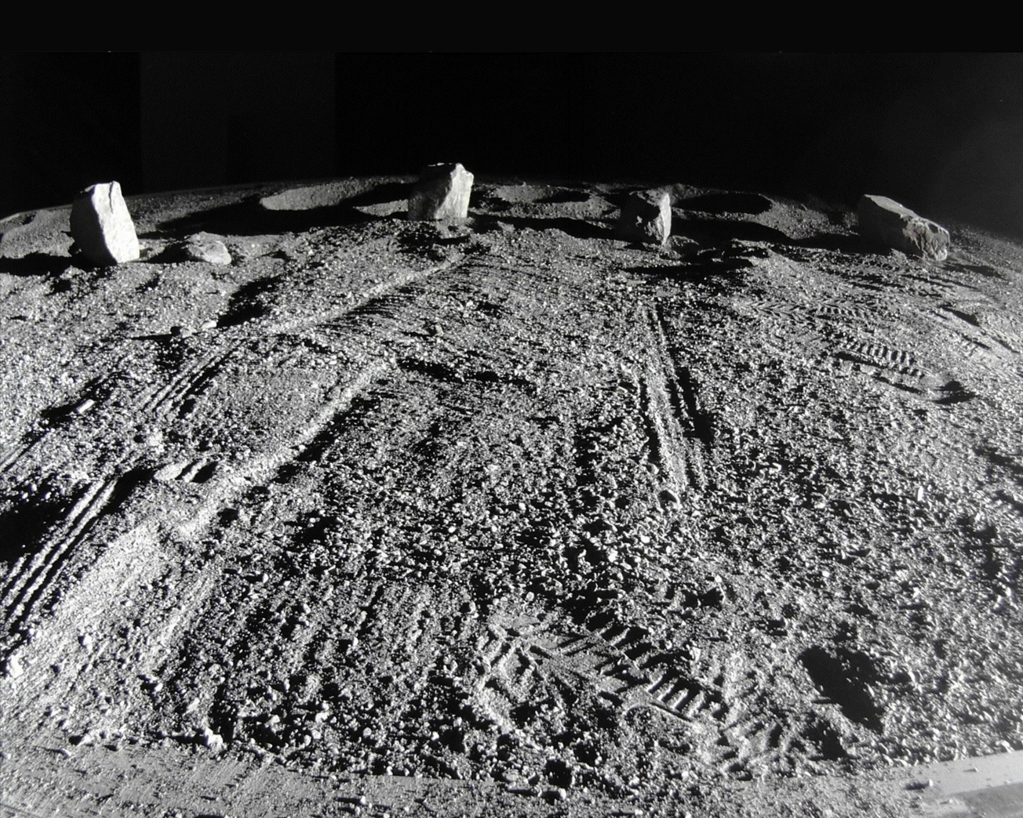 A day on the Moon lasts about 29.5 Earth days. That&rsquo;s roughly two weeks of continuous sunlight, followed by two weeks of darkness.
Roo-ver will operate during that long stretch of light. There&rsquo;s no 24-hour cycle. No daily reset. No chance