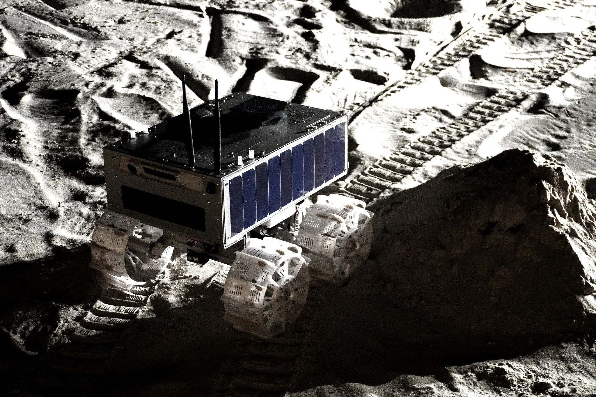 How would you plan your drive if you could only keep you car charged while facing the Sun?
On the Moon, Roo-ver's power depends on sunlight.
Roo-ver gets its energy from solar panels mounted on its sides. How much power is available depends on how it