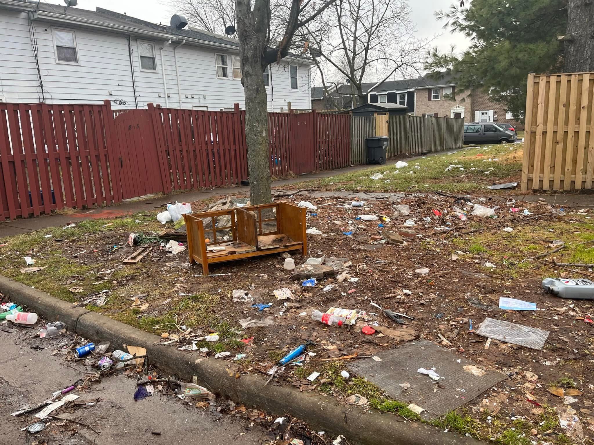 We offer HOA & Commercial litter pick up service.