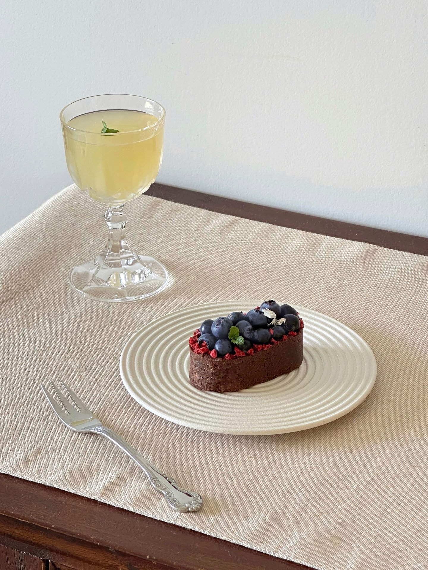 Blueberry tart

Drawing inspiration from our trip, we&rsquo;ve made this blueberry tart. Featuring both fresh blueberry and blueberry coulis, accompanied by a maple caramel almond layer and our signature cocoa shortbread

Available this weekend at Po