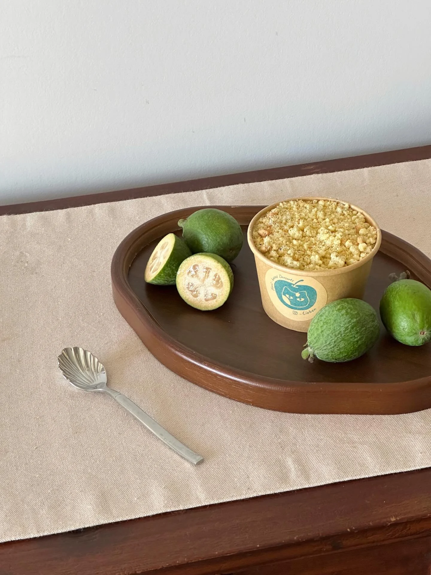 The beloved Crumble-mis&ugrave; is making a comeback this year! For this years version we&rsquo;ve combined Feijoa coulis with soy mascarpone cream to create a more creamy fruity flavour. Hope you all enjoy this version as much as last year ♡ 

Feijo