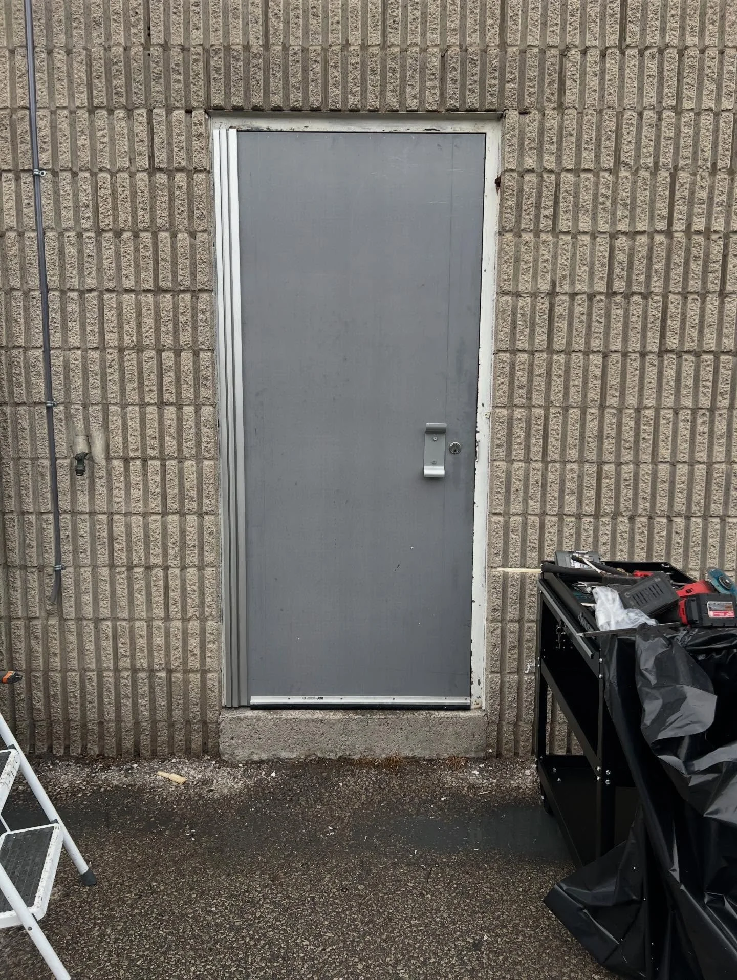 Supply and professional installation of commercial-grade hollow metal doors, including frames and hardware.
#hollowmetal #door #commercial #firerated #toronto
