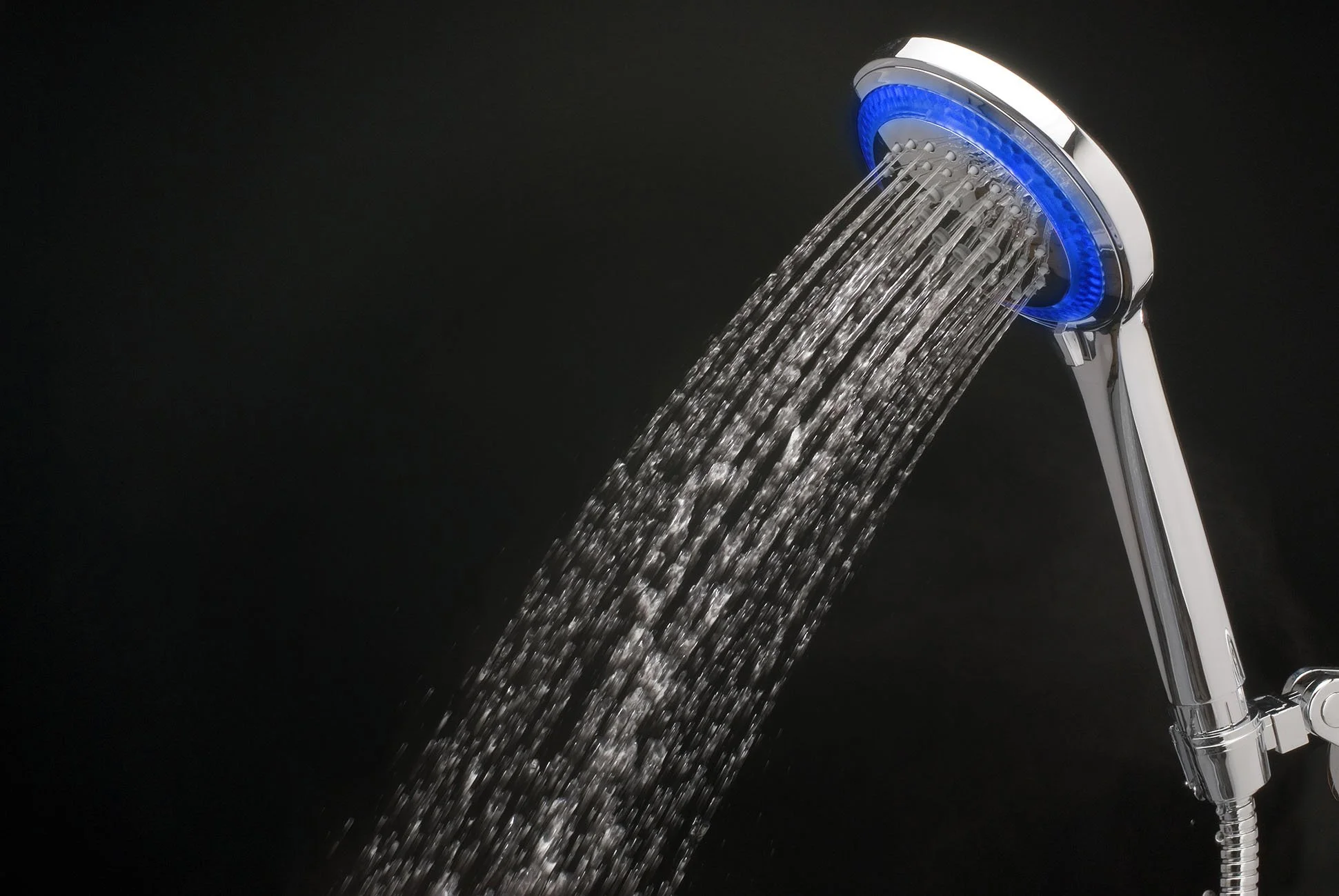 How AQUAmate Solved the Noise Problem in LED Showerheads with Magnetic Innovation