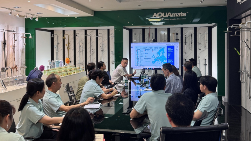 Kiwa experts explain to the AQUAmate team in our showroom