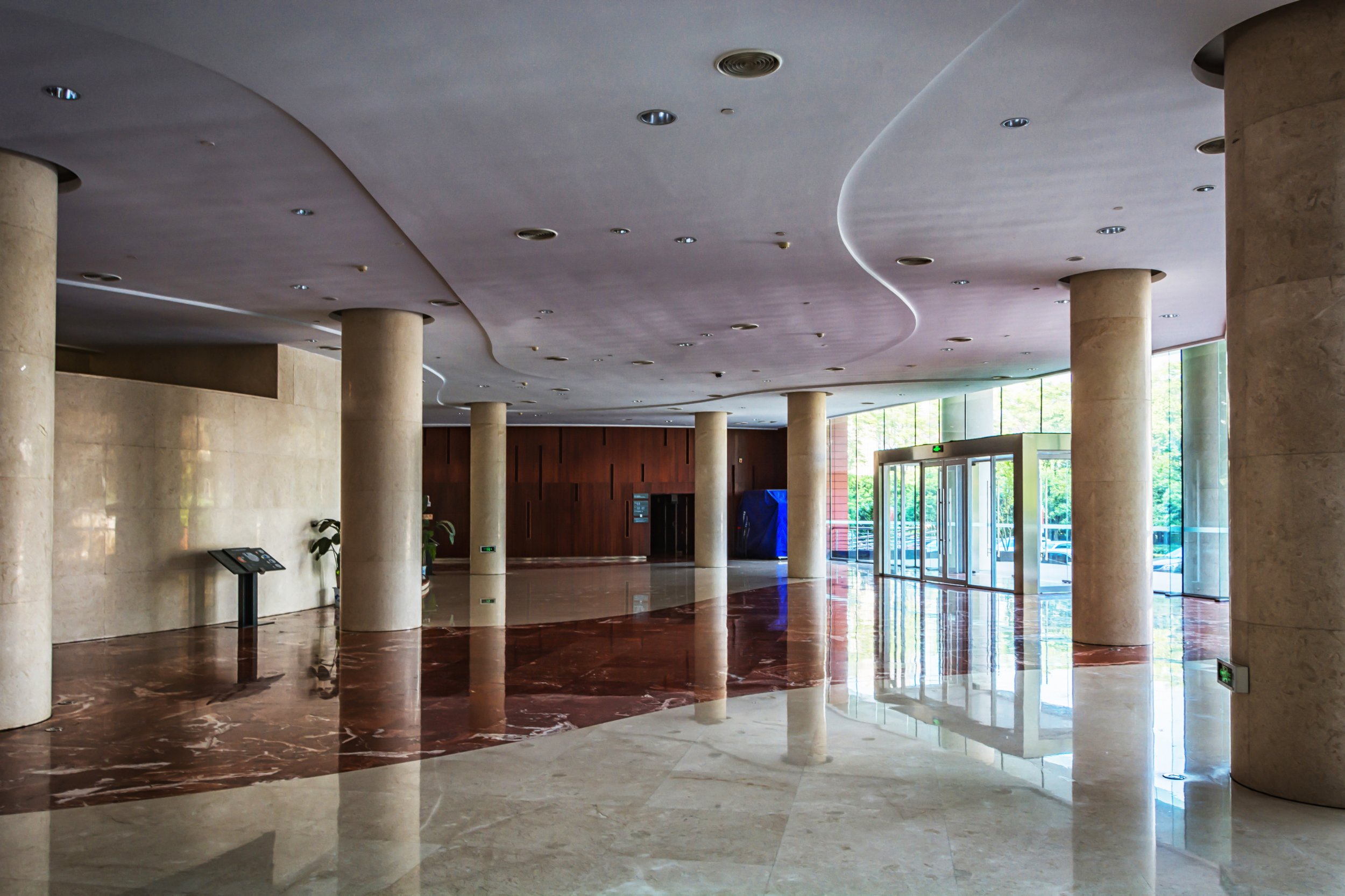 elegant-stools-table-huge-bright-hall.jpg