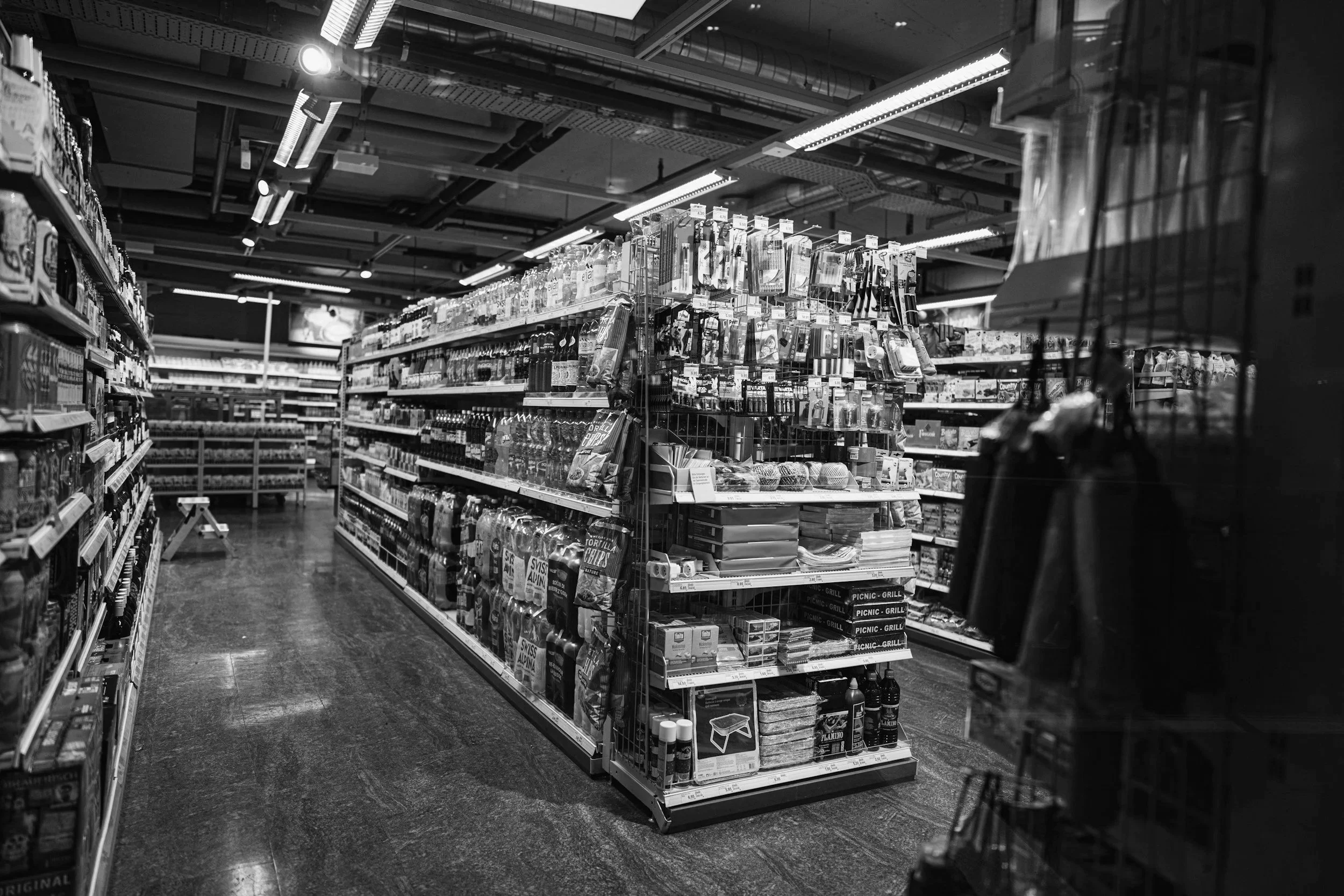 DMR General Contractors specializes in grocery and retail construction projects.