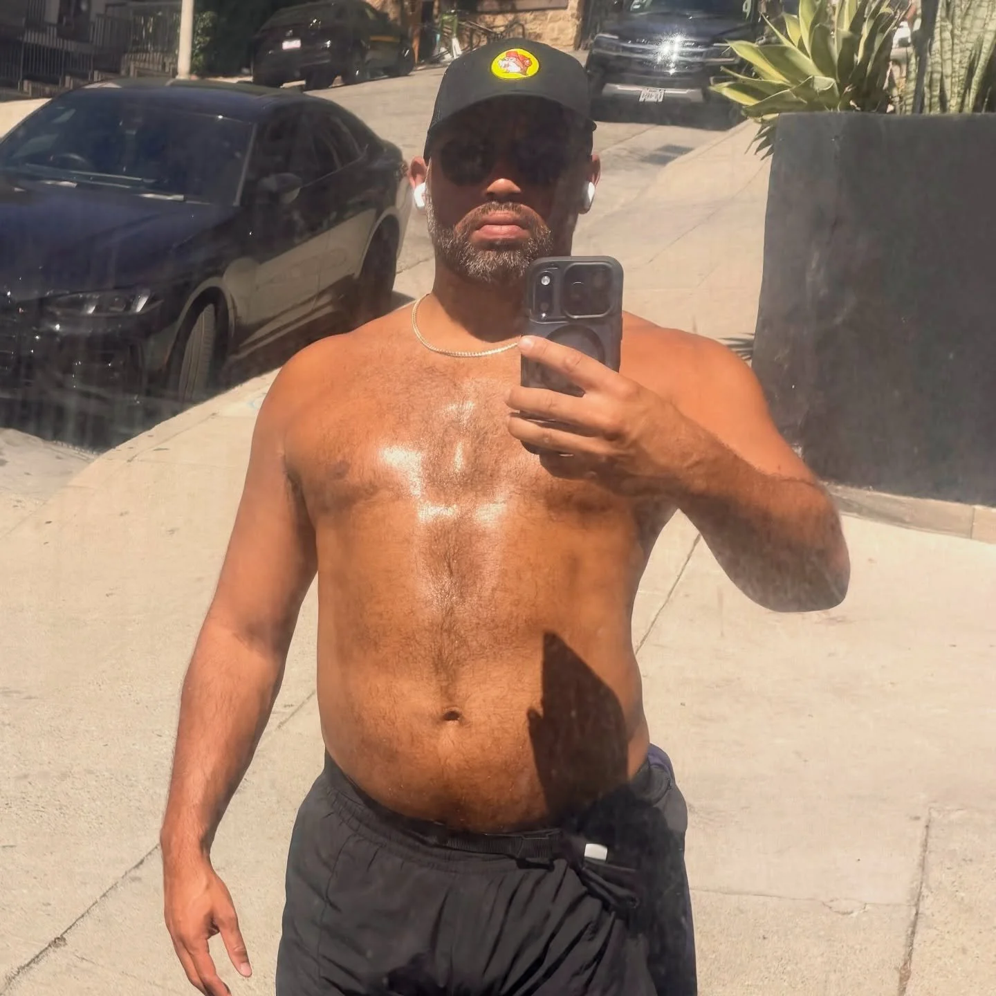 Winters in LA 🤷🏽&zwj;♂️✨🤦🏽&zwj;♂️😩🌭🔥❤️😈🙄😭😁 #blackmen #gayblackmen #gaysofinstagram #gaygay #blackboyjoy