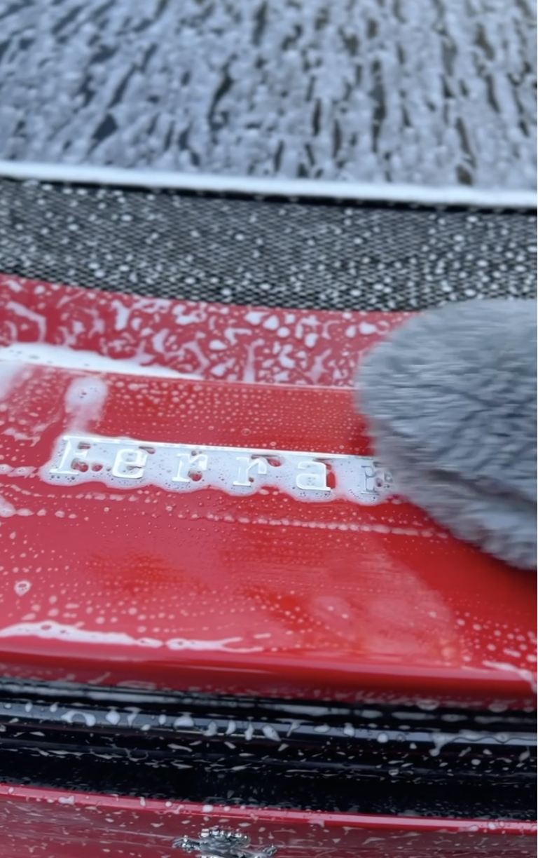 Ferrari 296 GTS Microfibre Mitt Hand Wash.JPG